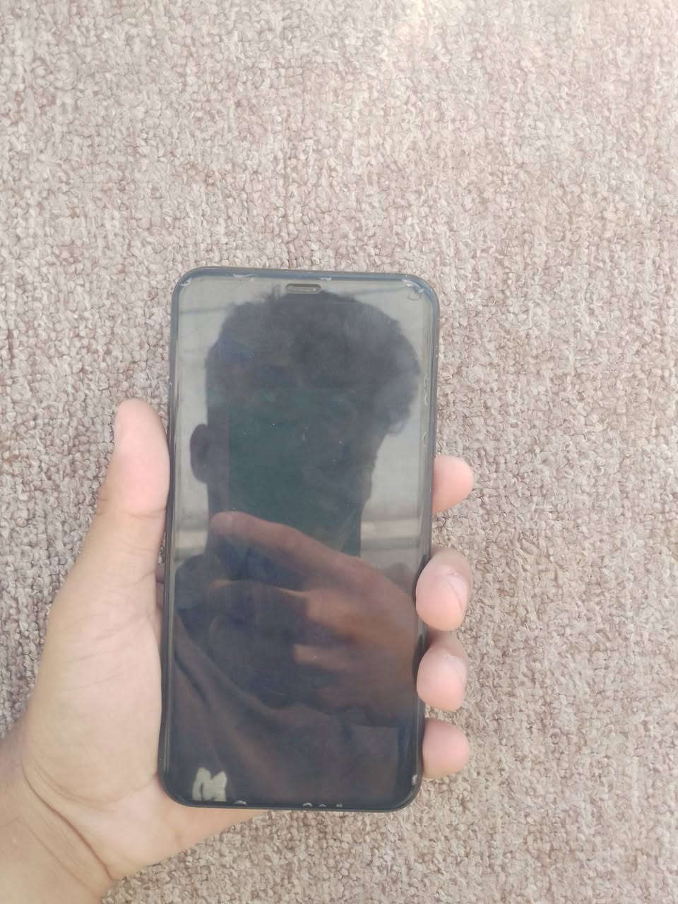 ايفون 11 برو ماكس
بطاريه 85
كلشي بلادي 
ما مبدل بي اي شي 
سعر 350
رقمي للتواصل واتساب 
***********
عنواني اربيل
