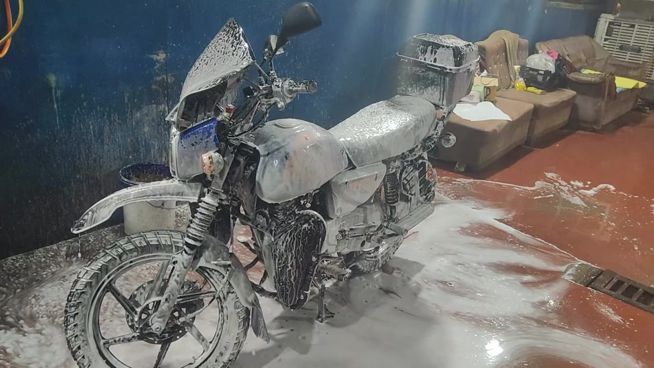 بوكسر 22 مراوس سلفر ونج قديم
ونتفهام علفرق 
***********
بيها فقط دخان بلتشغل خفيف شويه ويروح 
مكان بغداد
