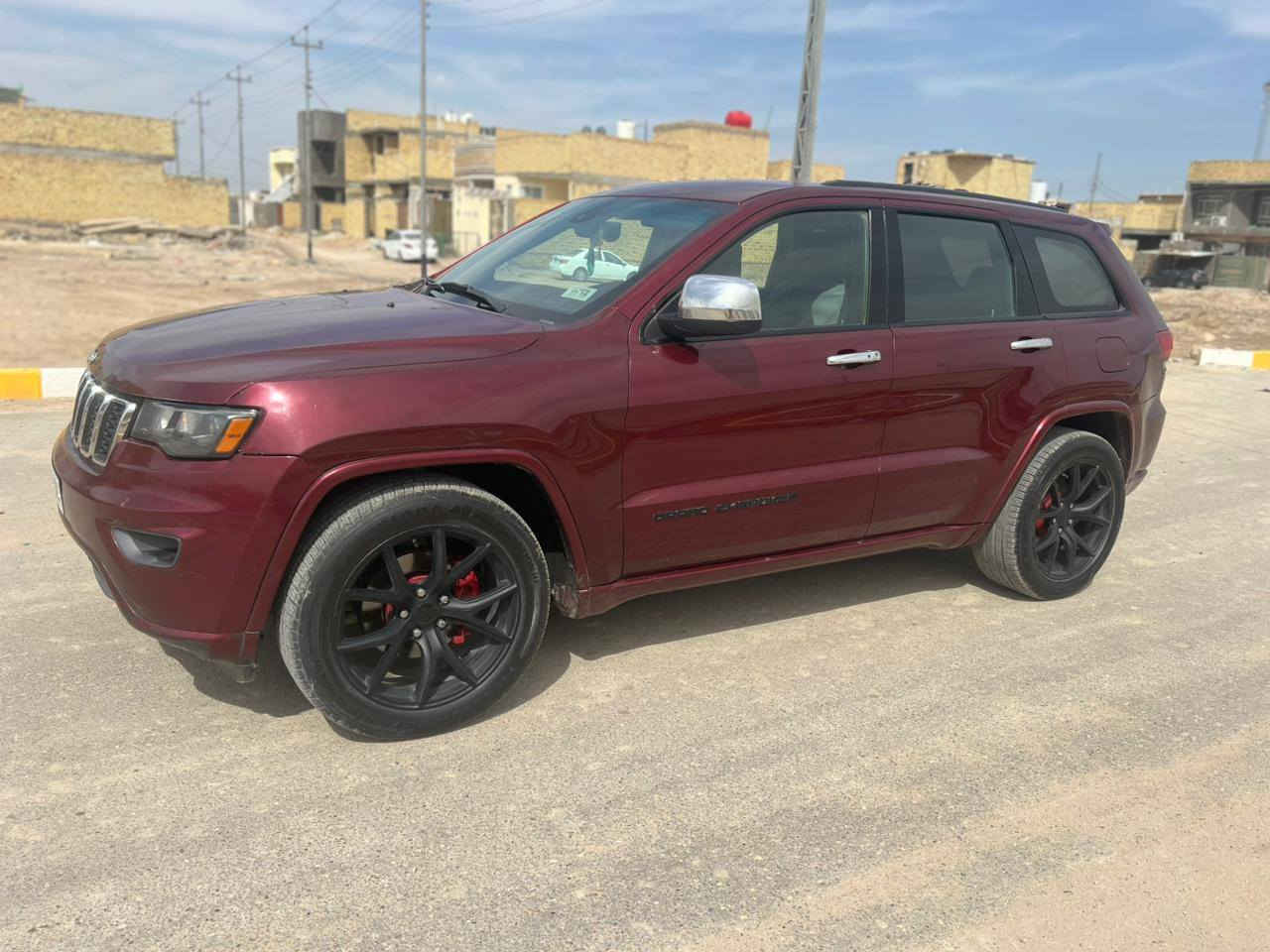 جيب لاريدو موديل 17 فول مواصفات عده الفتحه سونار موجود بلنشر سعره 180 رقم موبايل صاحب السياره ***********
