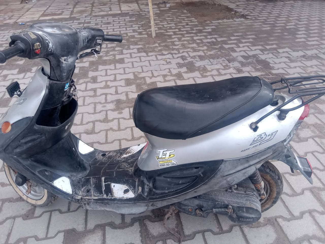 السلام عليكم للبيع دراجة 9 ازروف طافية ( كوم حديد ) السعر 130 وبيها مجال حك الجية العنوان البصرة دور الشرطة شارع القائد ***********
