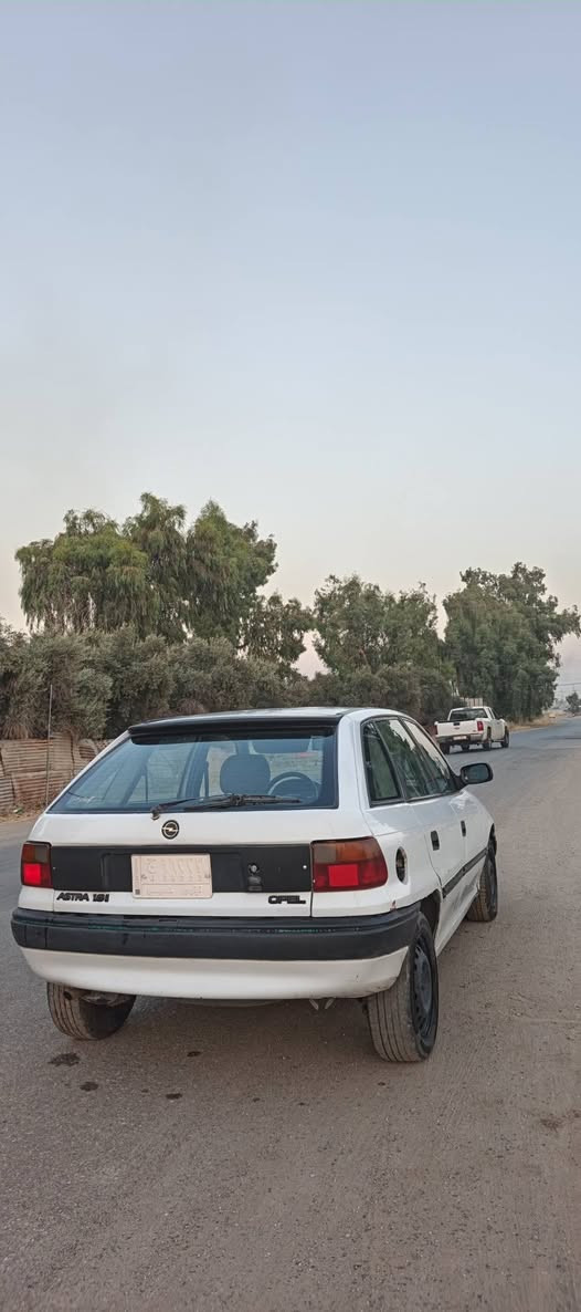 السلام عليكم اوبل استره حجم 16موديل 92 سنويه ماساقطه وتحويل  مباشر. سياره بلا صبغ بلادي  سياره جهزه كير محرك شرط عنوان جانب اليمن السعر 45 
***********
