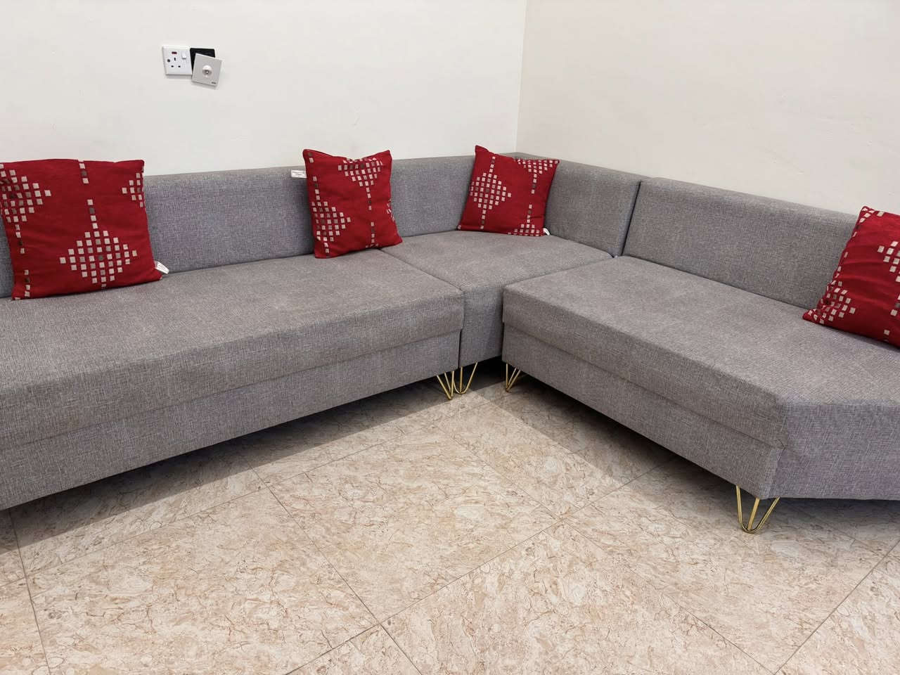 سلام عليكم كاونتر للبيع وية كورنر


**إذا كنت صاحب هذا الإعلان وتريد حذفه لأي سبب، رجاءا أرسل رسالة إلى الدعم الفني**