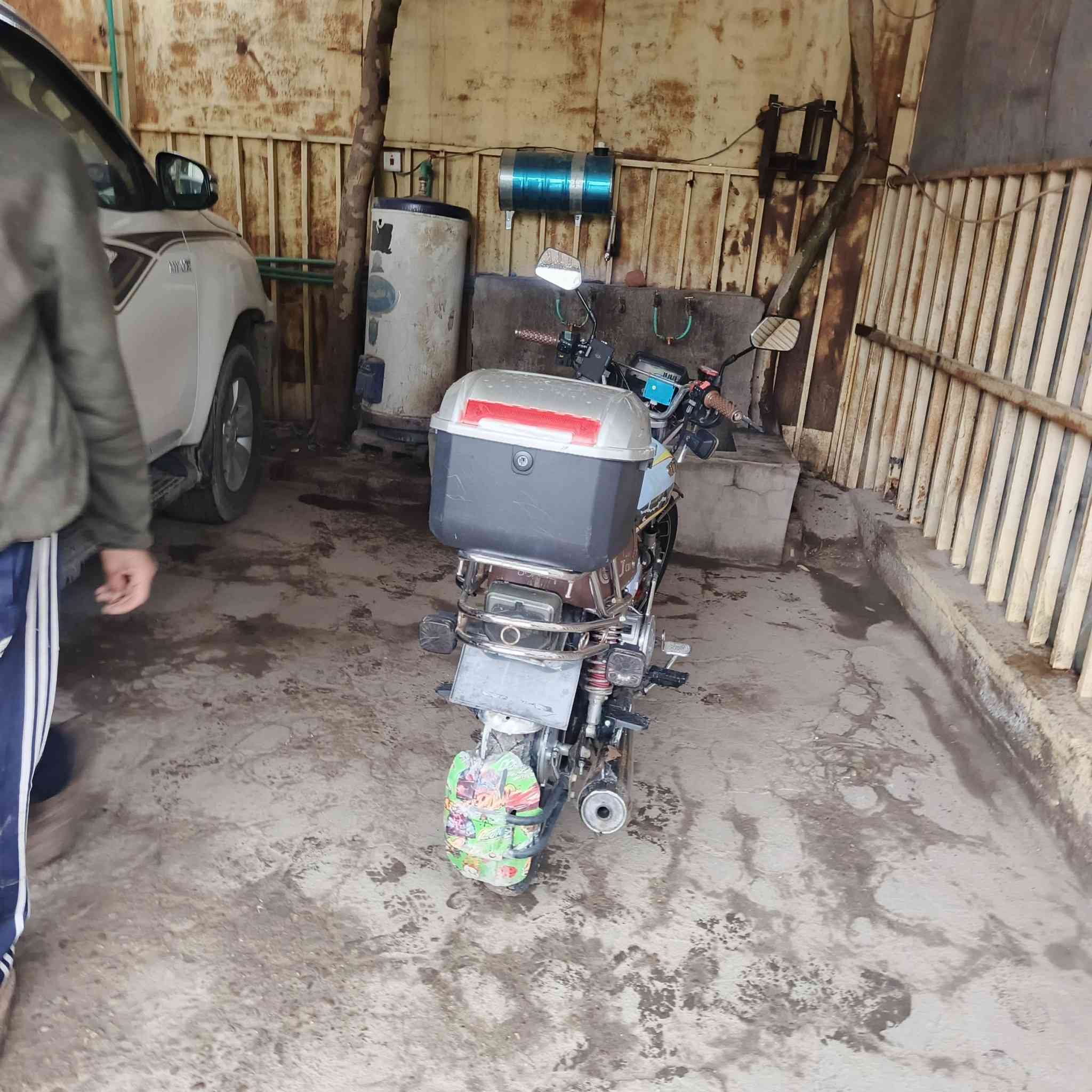 سلام عليكم موطور يراني موديل2024 محرك 200 / 5كير فول نضافه كدام عينك رقم صاحب دراجه *********** مكاني فلوجه نعيميه مكلف بل نشر
