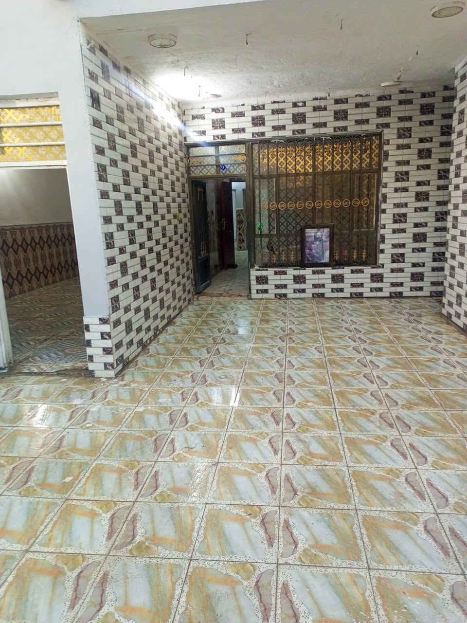 بيت للبيع
مساحه ٢٠٠م

البراكيه شارع ٢٠ البيت مباشر عله شارع العام 
  
يحتوي على ستقبال +مطبخ + صاله+ غرفتين نوم  +صحيات 

 ملاحظة../البيت بناء بلوك وعكاده 

اتصال ***********
