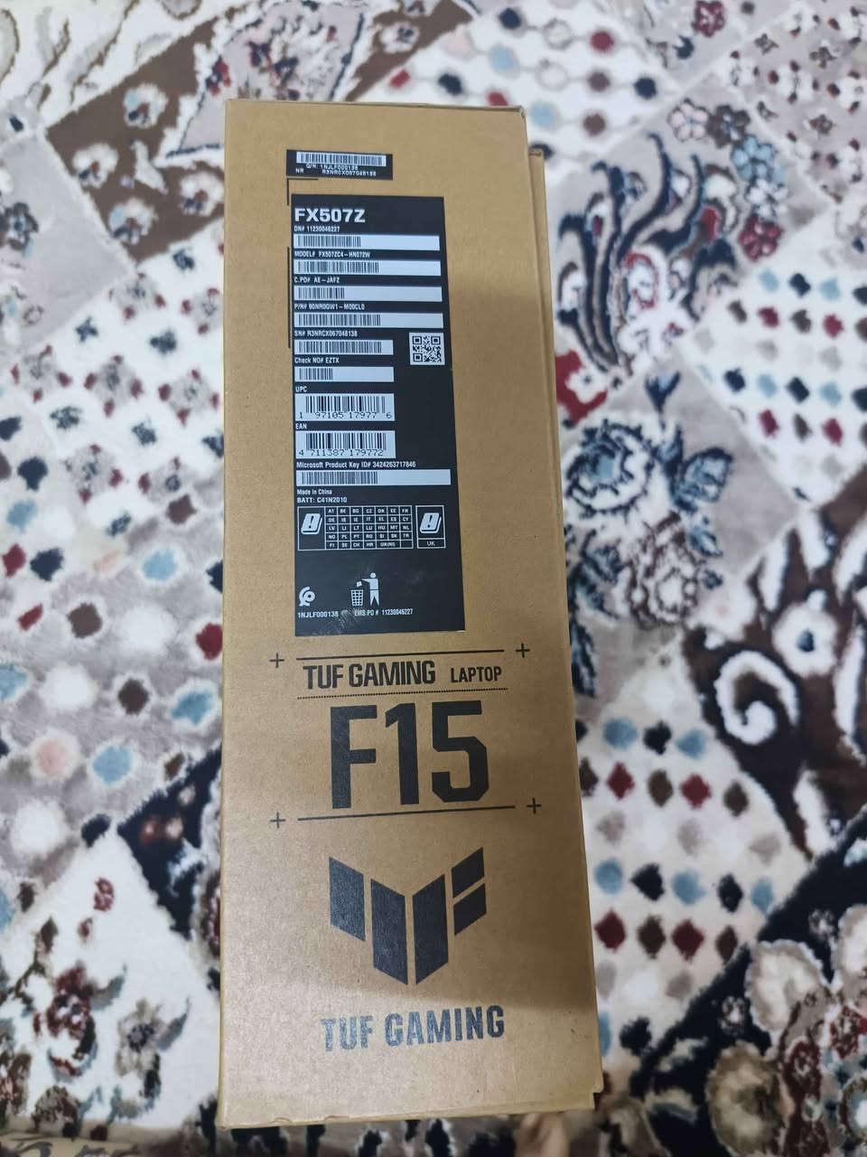 جهاز ASUS TUF Gaming F15 (FX507Z) بمواصفات تشمل معالج Intel Core i7-12700H، كرت شاشة NVIDIA GeForce RTX 3050، وشاشة FHD مقاس 15.6 بوصة بتردد 144 هرتز. كما يتميز بذاكرة وصول عشوائي (RAM) بسعة 24 جيجابايت من نوعDDR4، وتخزين SSD بسعة 256 تيرابايت، ويدعم اتصال Wi-Fi 6 وبلوتوث 5.2. 
المواصفات الأساسية لجهاز FX507Z
المعالج: Intel® Core™ i7-12700H (الجيل الثاني عشر).
كرت الشاشة: NVIDIA® GeForce RTX™ 3050 مع 4 جيجابايت GDDR6.
الشاشة: 15.6 بوصة، دقة FHD (1920 × 1080)، معدل تحديث 144 هرتز.
الذاكرة العشوائية (RAM): 24 جيجابايت DDR4 (يمكن توسيعها حتى 32 جيجابايت).
التخزين: 256 تيرابايت PCIe® 3.0 NVMe™ M.2 SSD.
نظام التشغيل: Windows 11 Home.
شبكات الاتصال: Wi-Fi 6 و Bluetooth 5.2.
المنافذ: تتضمن منفذ 3.5 مم للصوت، و USB 3.2 Gen 2 Type-C مع دعم DisplayPort™ و G-SYNC و Thunderbolt™ 4.
البطارية: 56WHrs، 4S1P، 4 خلايا ليثيوم أيون.
الوزن: حوالي 2.20 كجم. الحمدانية, نينوى


**إذا كنت صاحب هذا الإعلان وتريد حذفه لأي سبب، رجاءا أرسل رسالة إلى الدعم الفني**