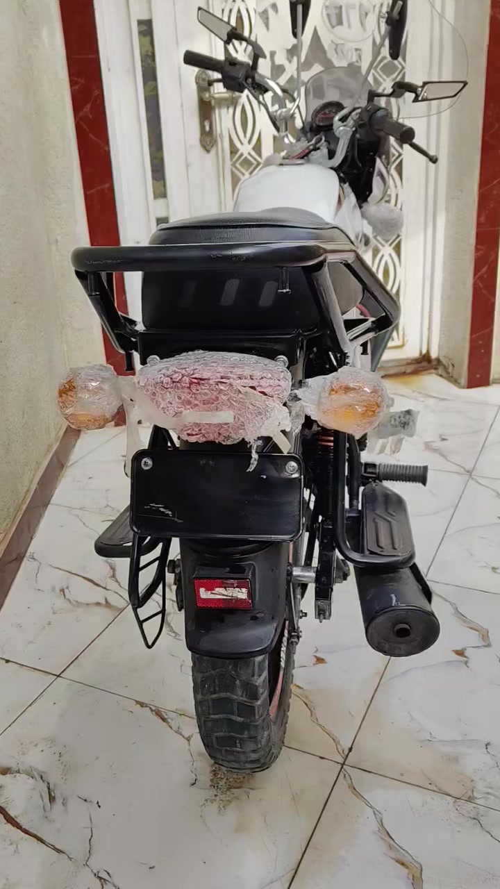 السلام عليكم بوكسر موديل 22 أوراق اصولي دراجة نظيفة المكان المجر الكبير حقل الثالث السعر خاص ***********
