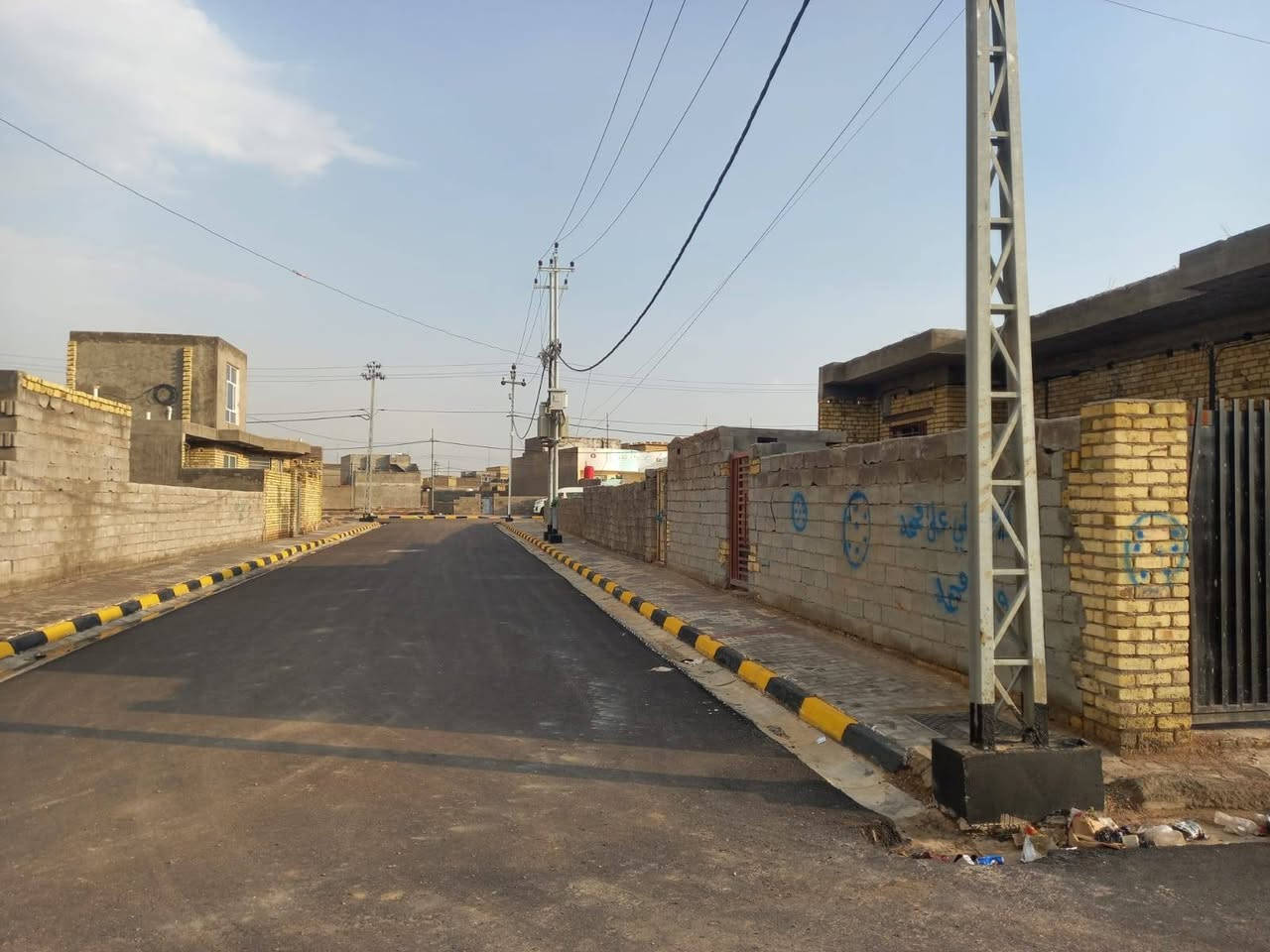 بيت حديث للبيع بناء طابوق كامل
العابره الثالثه
غرفتين داخليه وأستقبال وهول ومطبخ ومنور كبير
حمام داخلي نظام ماء البيت بطاريه
ومجمع كامل خارجي
البيت بأكمله مع الكراج بورسلين

المساحه ١٨٠ ركن مصفر مسجل بأسمي باقي علتقييم

للأتصال ***********
