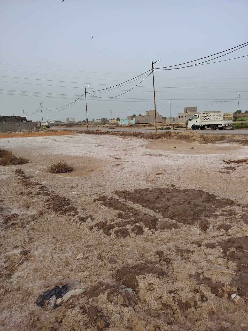 عرصه للبيع المساحة 200م. منطقه هادئه ومخدومة بلكامل. ماي كهرباء اناره ليلية خط مولدة. مدرسه براس الشارع.
اي استفسار اتصل بالرقم.***********. غير متواجد ع فيس
