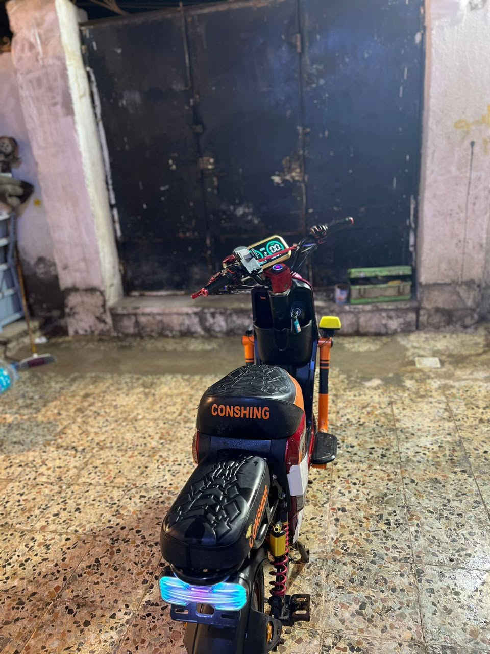 السلام و عليكم دراجه للبيع السعر 350 كفاله مابيه اي شي غراضه موجودة كلشي مابيه بطاريات جدد العنوان أبو الخصيب البهادريه التواصل ***********
