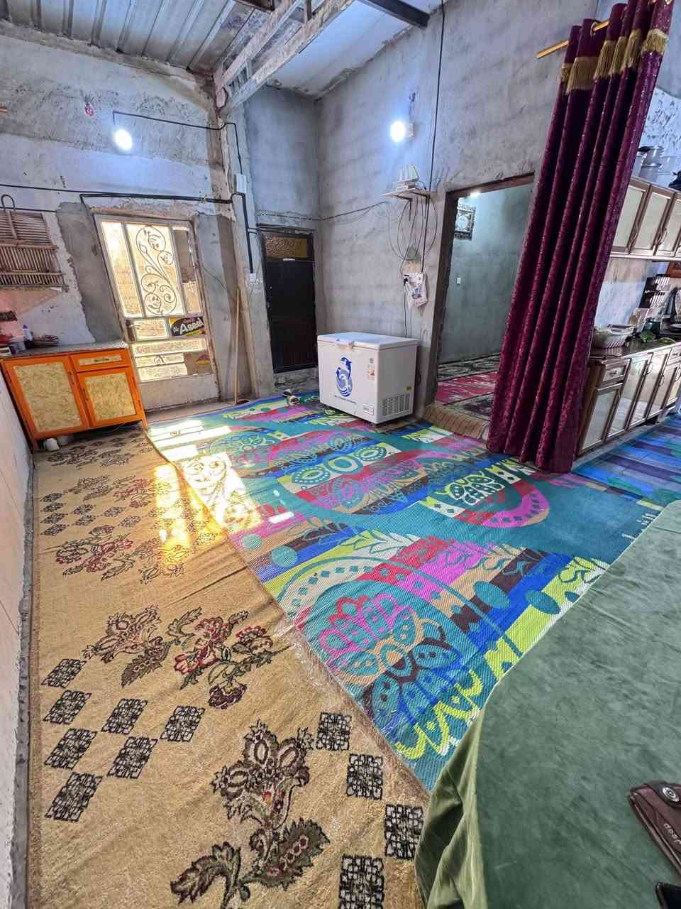 السلام عليكم من رخصة الادمن المحترم
بيت للبيع تجاوز في أعلام السيدية مجمع 6 قرب مدينه اللعاب الكرخ مجاور مدرسة نهاوند 

المساحة 120متر البيت حالياً ساكنين بي يتكون البيت من

استقبال+مطبخ+صالة كبيرة+غرفة نوم كبيرة+صحيات داخلية وخارجية+ترك+گراج

للاستفسار الاتصال على الرقم التالي *********** أبو حيدر
