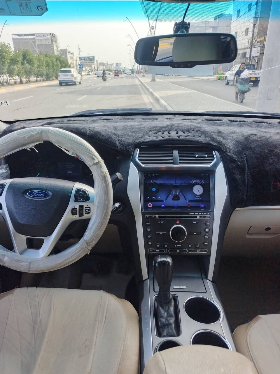 يا الله 
سلام عليكم فورت 2013 وارد أمريكي ضررا جاملغ ع البارد وبيه دخلت بارد تخم تاير حداديه 100/100تبريد وتدفئه
سنويه وهزه 2030   سعر 130 وبيه مجال
البصره القبله ***********
