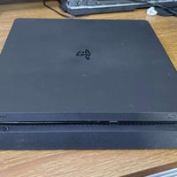 بلايستيشن 4 سلم اون لاين ما مفتوح ولا مصلح نظافة عالية   وياه 2 يدات ت...