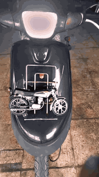 دراجه  لبيع نضيفه ما بدل بس كابريته كلشي شغال سعر ٣٥٠ أو بيهة مجال بصيط مكان كربلاء قرب مدينت سيد الوصياء عامود ١٦٣. *********** ما متواجد خاص
