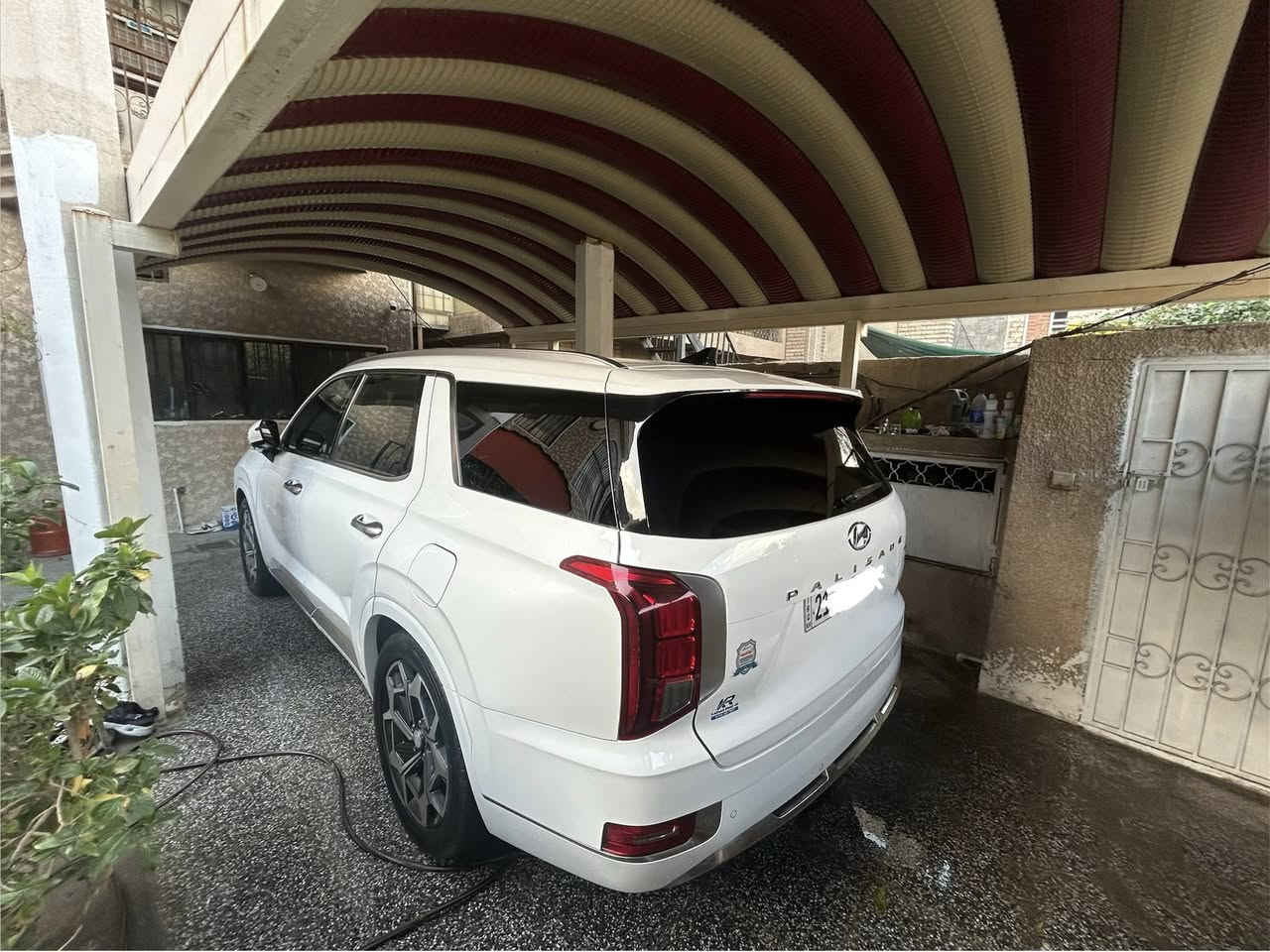 هونداي باليسايد  2022 فئة كالكرافي  فول 1/1 اعلى فئه
السيارة كلين تايتل ما بيها ولا نقطه صبغ
1 - اللون /  ابيض
2 - العداد  / ٦٠:الف
3 - الرقم / السليمانية 
4-  شاشة عرض(داتا شو)
5- المحرك   v6    3.8 
6- بصمة تشغيل + بصمة ابواب 
8-  فتحة سقف عدد ٢
9- سماعات هارمن كاردن عدد ١٦
10- رادار امامي  + خلفي 
11- حساسات امامي + خلفي 
12-  كامرات عدد 6  360 درجة 
13- كشنات امامي خزن ميموري 
14-  كشنات كهربائي تدفئة وتبريد
15- كشنات جلد  
16- انارة داخليه (محيطيه) + انارة دشبول 
17- بردات جانبية
18- تبريد مركزي امامي + خلفي منفصل التحكم
19-تحكم ستيرن + شفتات
20- تدفئة ستيرن 
21- مرايا هيتر + تعتيم 
22- صندوق كهربائي شفط + اربع وضعيات فتح صندوق
23 - وضعيات قيادة  (٧)
24- ويل كب حجم  ٢٠ 
25- اوتو هولد + نقطة عمياء 
26- سايد بريك بصمة + مثبت سرعة
27- شحن لاسلكي 
28 - إشارات بالمرايا  + إشارات جانبيه
29 - اوتو بريك 
30 - تحديد مسار
31 -شاشة ديجتال كبيرة
32 -تشغيل عن بعد .
33 - تدليك كشن .
34 - نظام HTRAC (دفع رباعي)
35 - نظام مانع انزلاق 
36 - نظام نزول منحدرات 
37 -كشنات Vip منفصل 

والكثير من المواصفات لم تذكر بعد                                    السيارة بسمي المكان بغداد الدورة                                       السعر ٣١٠ ورقه                                                             للإستفسار الاتصال على الرقم ***********
