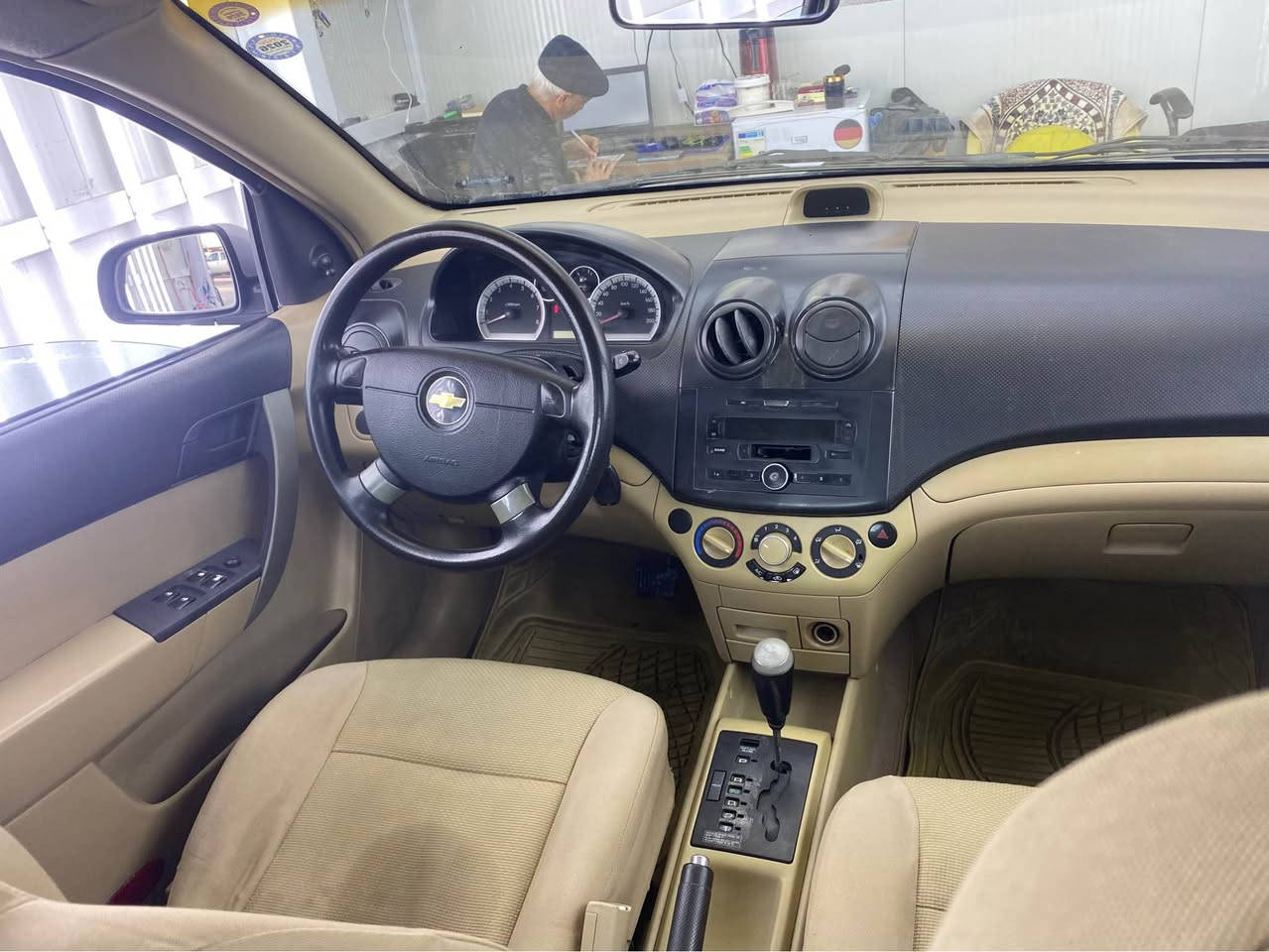 ئەڤیۆ ئۆتۆماتیک ٢٠٠٧ جام کارەبا ئاوێنە کارەبا ناوزەرد مەکینە گەورە تەبرید ساردو گەرم بلاجکتۆر تایەی تازەیە
ویل کەپە پێنچ پارجەی بۆیاخە بێ دەعم پیشو دوای کەپسە سەقفو شانی زۆر جوانە تەقەو رەقەی نیە 
تەرزەو شەپۆلی نیە گێرو مەکینەو کارەبای بەشەرت
هەزەی تازەیە سەنەوی تازە بەسەر چوە 
تەحویل خەرامە براوە بەشەرت سعری ٥٨مەعامەلە 
شوێن سلێمانی 
*********** السليمانية, العراق
