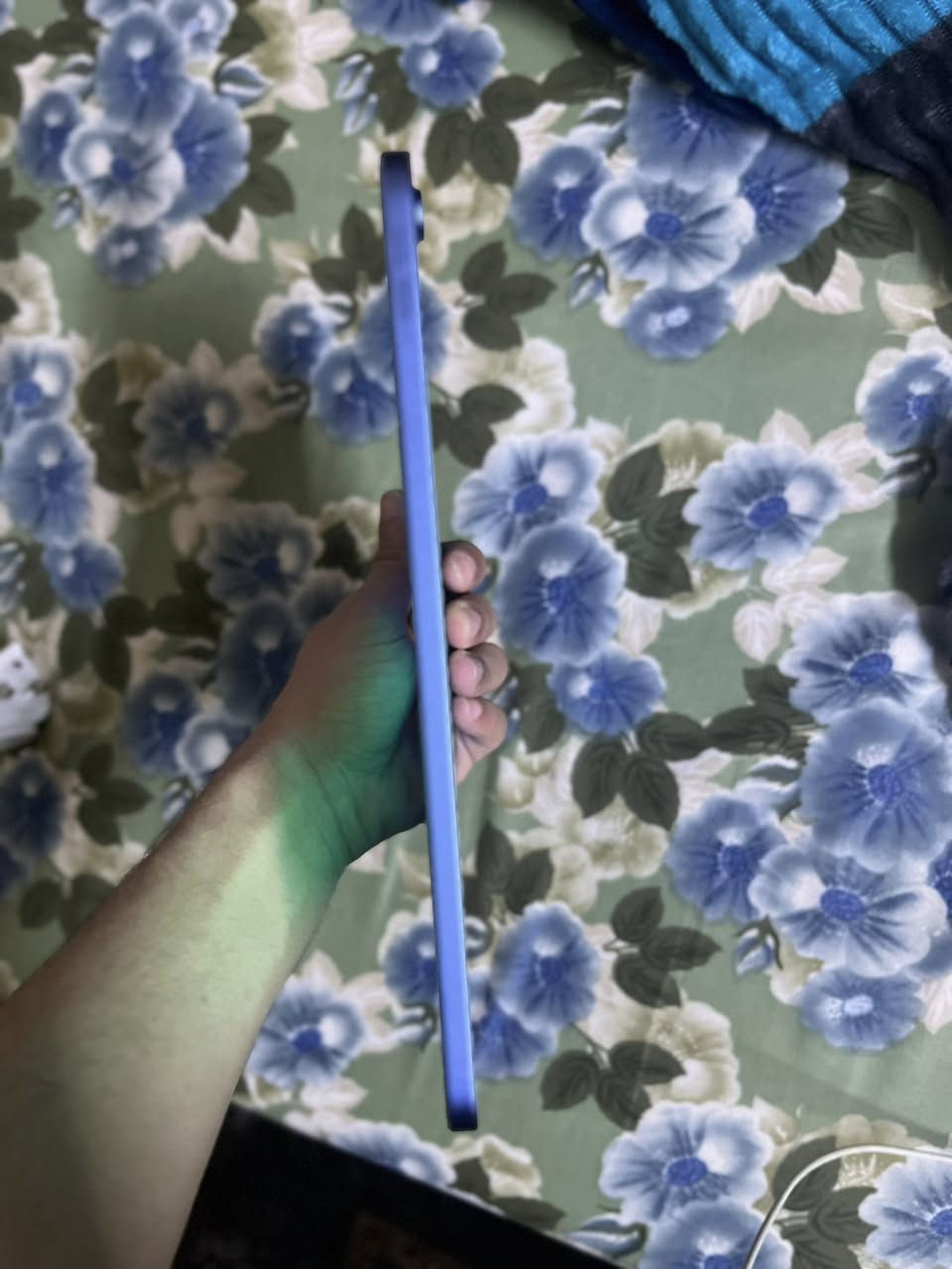 ايباد11 A16 💙
بطارية 🔋 97 
ذاكرته 128 
بعده بضمانه 
مكفول من كلشي بس بي ضربه خفيفه بالشاصي كلش خفيفه ما مأثره 
سعره 425 
***********
