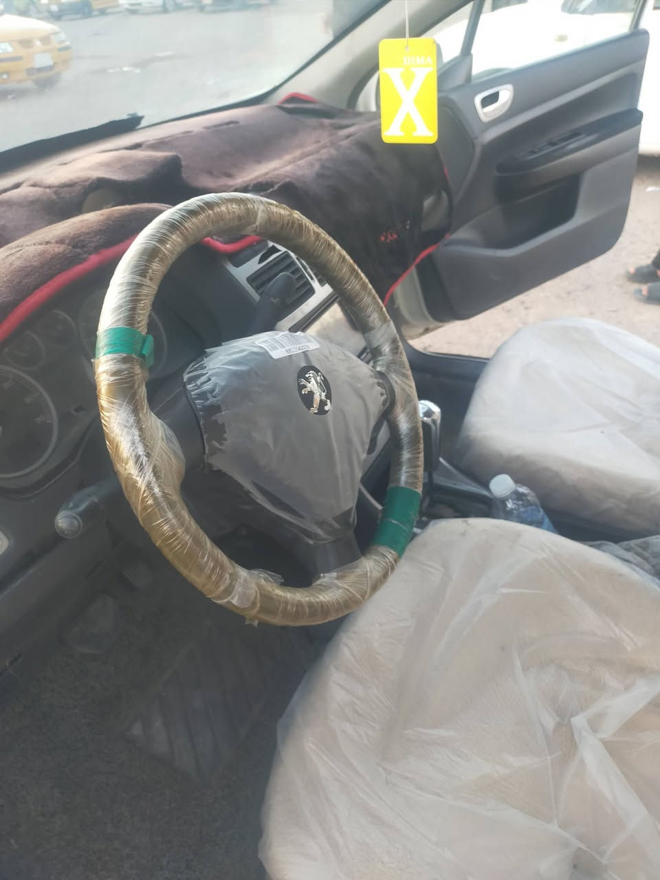 السلام عليكم بيجو فرنسي موديل 2005كير ومكينة مكفولات 307سنوية ابسمي رقم بغداد السعر 52ورقة وبيه مجال ***********
