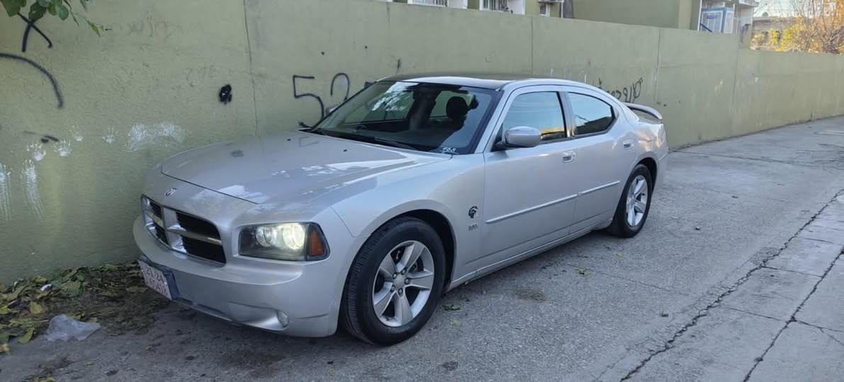 سەرەتا بە ناوی خوای گەورە
دۆج چارجەر ٢٠٠٨(sxt)بڕاوەی سنوق لە هەمووی گرنگ تر سەیارەکە محەور نیە  
سەیارەکە هی مەعرەز نییە هی ماڵانە
بێ چاڵوو شوخت بێ عەیبوو عار بە شەرتی گێڕو مەکینە 
سەیارەکە زۆر بە پاکی ماوەتەوە v6ی مەکینە 3.5 لە قووەتی خۆی بێزارە   سەیارەکە دینار مەسرەفی نییە و زۆر بە پاکی ماوەتەووە و ٤٦ گەڵاو ماعمەلەیەکی کەمو برایانە ئەوەش رەقەم تەلەفوون یان بە چات *********** ئەگەر موشتەری نیت سەرمان مەئێشێنە لەگەڵ ڕێزوو حورمەت بۆ هەموو لایەک
