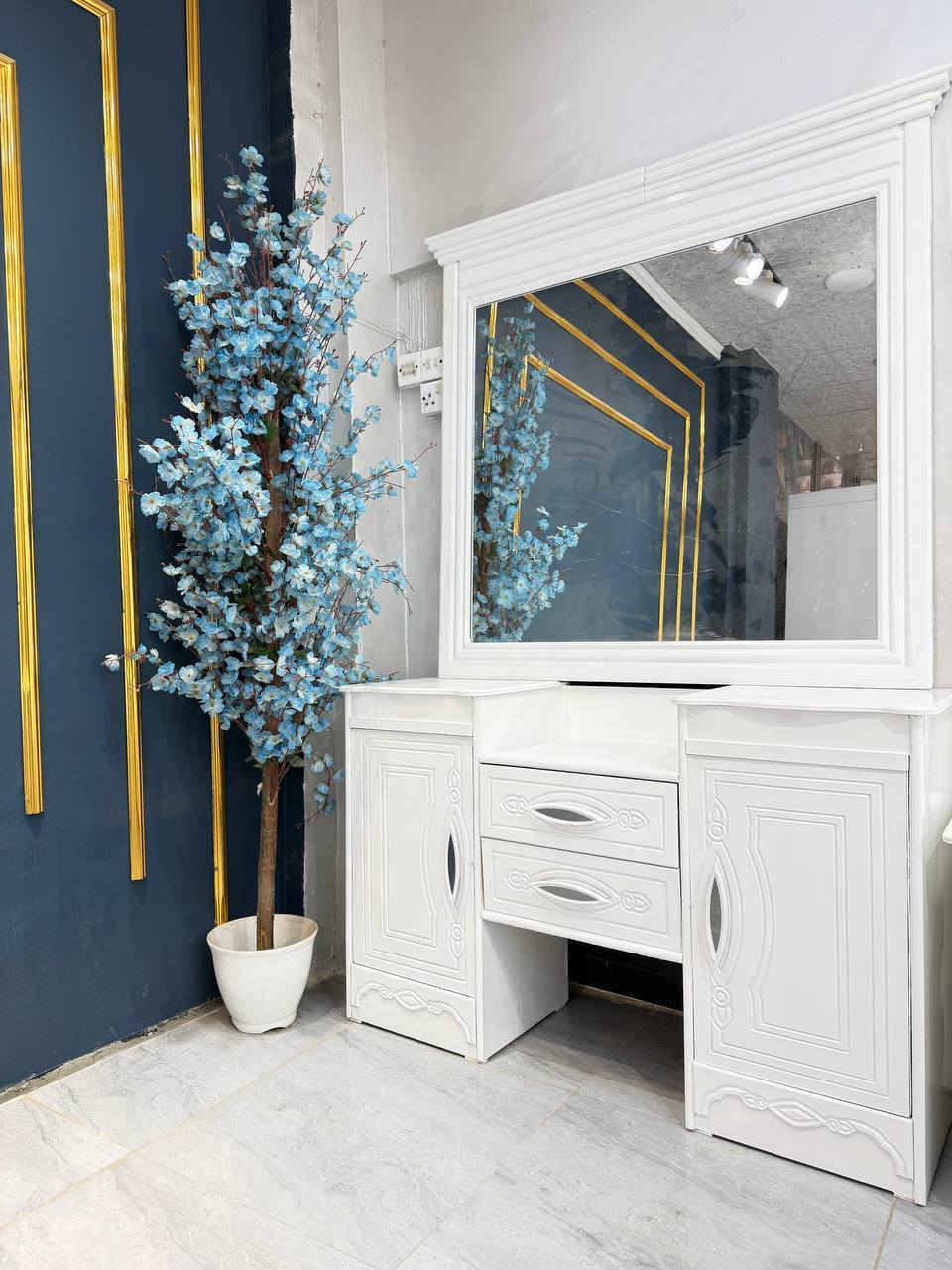 غرفة نوم كامل، التخت طول مترين و العرض 160 سم
بأنسب سعر تخفيضات الشهر الفضيل 
للحصول على معلومات اكثر ارسل رسالة
____________
تاخم ژووری نوستن کامل 
تەختەکە دوو مەتر درێژی و مەت و 60 پانی 
بە گونجاوترین نرخ بەبۆنەی مانگی پیرۆزی ڕەمەزان بۆ زانیاتی زیاتر نامەیێک بنێرە


**إذا كنت صاحب هذا الإعلان وتريد حذفه لأي سبب، رجاءا أرسل رسالة إلى الدعم الفني**