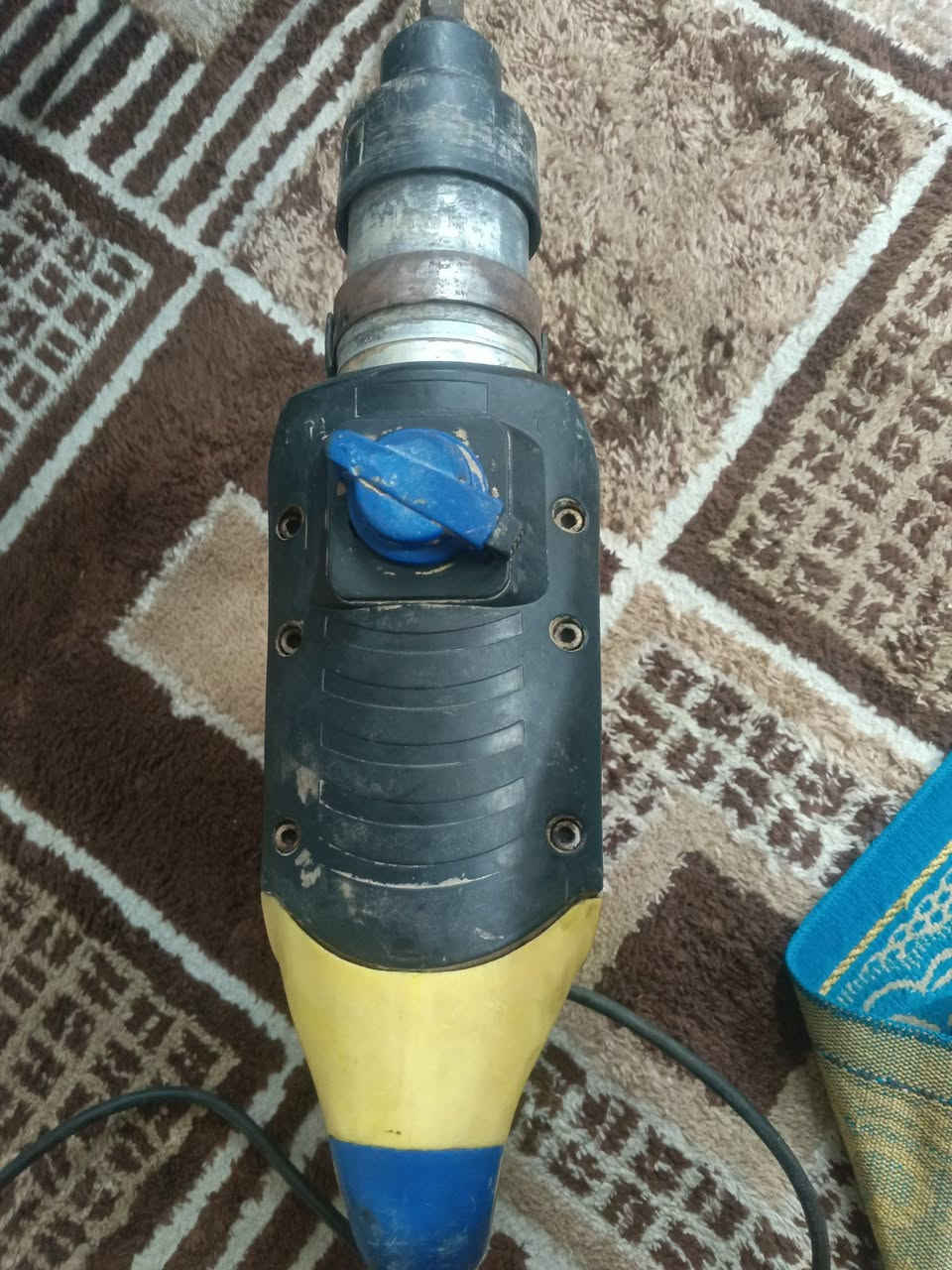 من رخصه الادمن دريل ريشان باب اول اصلي استعمال قليل ٣٠الف بغداد حي العامل شارع السكلات ***********
