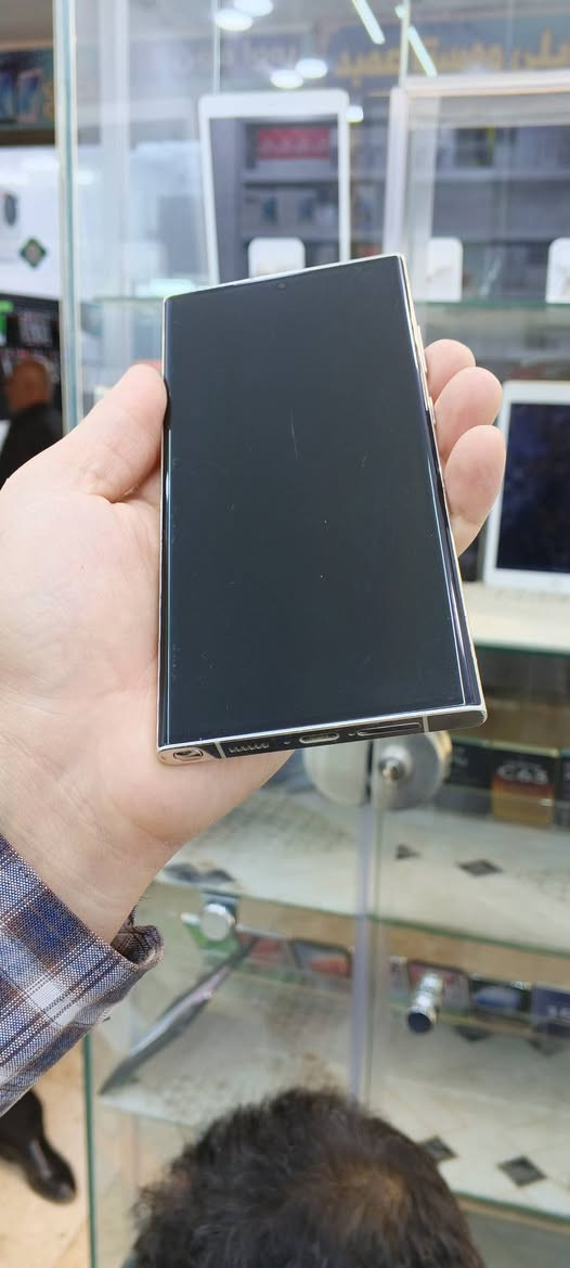 Galaxy S23  Ultra

2سیم و  زاکیره 256 گێگا و ڕام 12 گێگا و شاشەی   Daynamic Amolid X2  و  نوێبونەوەی شاشەی 120هێترزە و پرۆسێسەرییsnapdragon 8gen 2یی   لەسەرە و کامێرای 200 مێگا پێکسڵ و زومی کامێرای 100x و سه ماعەی ئیسترێۆیە و پاتری 5000ملی ئە مپێرە  پاک و خاوێنە و تەنیا پاتری بۆ گۆڕاوە   وردەیەکی کەمی  سەر  له مسی  هەیە وەک لە وێنەکاندا دیارە نرخی 440$ دولار و مه عمه لەیەکی که م 

شوێن/چە مچه ماڵ + گەیاندن هەیە شمشمل, السليمانية


**إذا كنت صاحب هذا الإعلان وتريد حذفه لأي سبب، رجاءا أرسل رسالة إلى الدعم الفني**