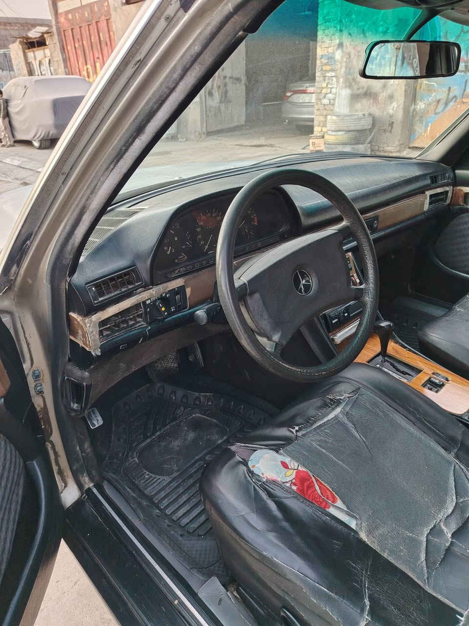 سلام عليكم مارسيدس البيع ١٩٨٧
السعر ٣٥ ورقه سنويه صاقطه قبل شهر
***********
