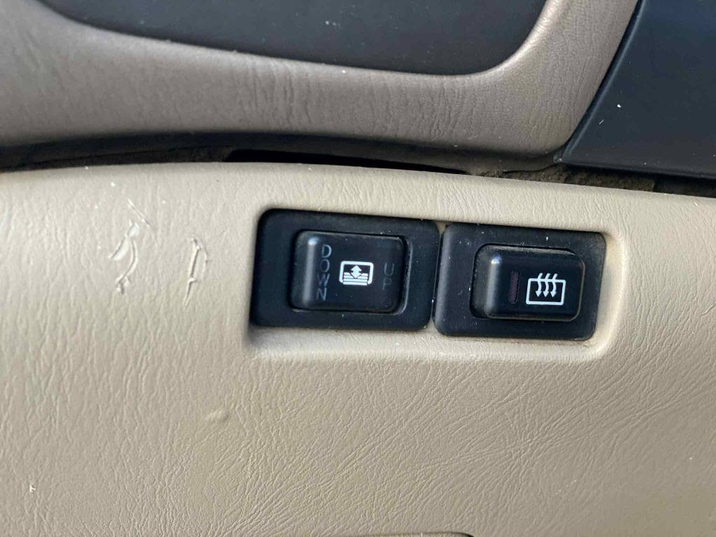 کاکە مۆدێل ۲۰۰٦ قەپات قەپات مواسەفاتە بێ سبوغ و تعدیل وقەپ وقوپ سەنەوی تا ۲۰۳۰بەناوی خۆمانە مواسەفات سڵاید کوشن کوشن هیتەر سوکان حەیزەران شاشە زینون و تەبرید لەمس ٨ئێرباگ ٥بالیف ABS کەلەو عەینەک کوشن جڵدو کوشن کارەبا و پەردە کارەبای بیلاد ئێمپریفایەر  گێڕومەکینەوکارەبای گشتی بەشەرت هیچ تعدیل وشوخت وساردەکوتی نیە تەنها سەرهیلالەکی دواوەی یەك بست سبوغە هەستی پێناکەی تحویل غرامەو وەکالە بەشەرت(***********)(***********)) رانية, السليمانية
