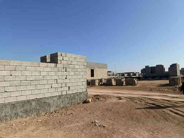 السلام عليكم ورحمه موجود قطعه ارض مساحه 300متر مبني سياج وغرفتين ومطبخ وصحيه بدون سكف العنوان حصيبه الشرقيه المضيق قرب البحمدالله وقريبه الجامع الجديد معلومات اكثر اتصل ع رقم ***********
