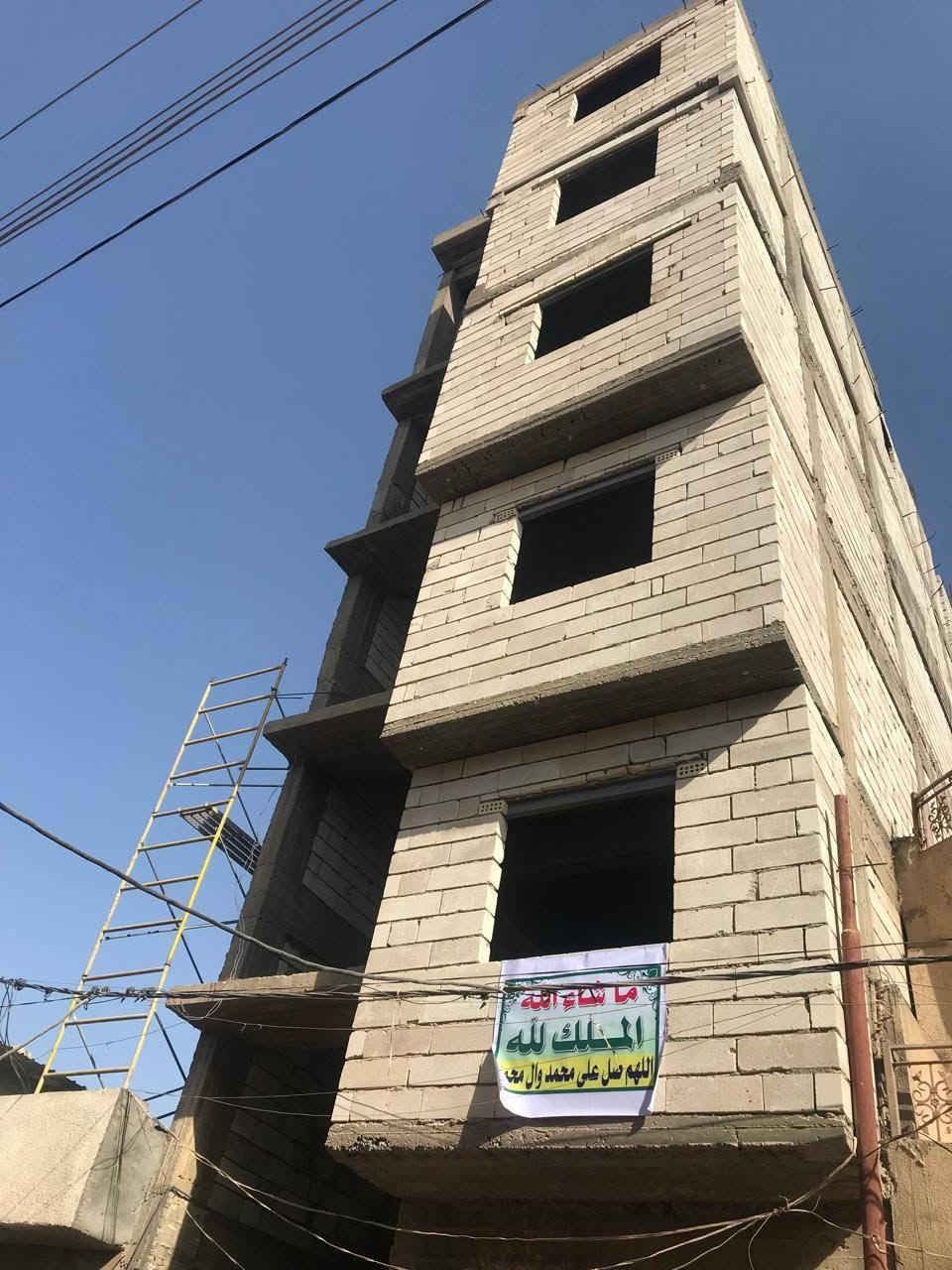 السلام عليكم عماره للبيع بسم صاحب الملك رسمي مباشر ست طوابق شقق كربلاء شارع الإمام الصاظق دقيقه عن صاحب الزمان ع تصميم مصعد 104م هاذا رقمي السعر 900وبيها مجال للشراي التفاصيل
مساحه القطعه  104
كل طابق فيه شقتين 
شقه غرفه وصاله ومطبخ اوبن وصحيات شرقي وغربي
الشقه الثانيه غرفتين وصاله ومطبخ ابن مفتوح وصحيات شرقي وغربي
نظام مصعد كهربائي
ماء ومجاري كامل
مقطع مع جراجيب الخشب
الطابق الارضي غرفتين وحده من الغرف فيه صحيات
وصاله كبيره من ظمنها مطبخ وصحيات بالصاله خلف المصعد
6 طوابق 
ويوجد اكثر من 300 صور مراحل العمل  وهذا رقمي ***********7
