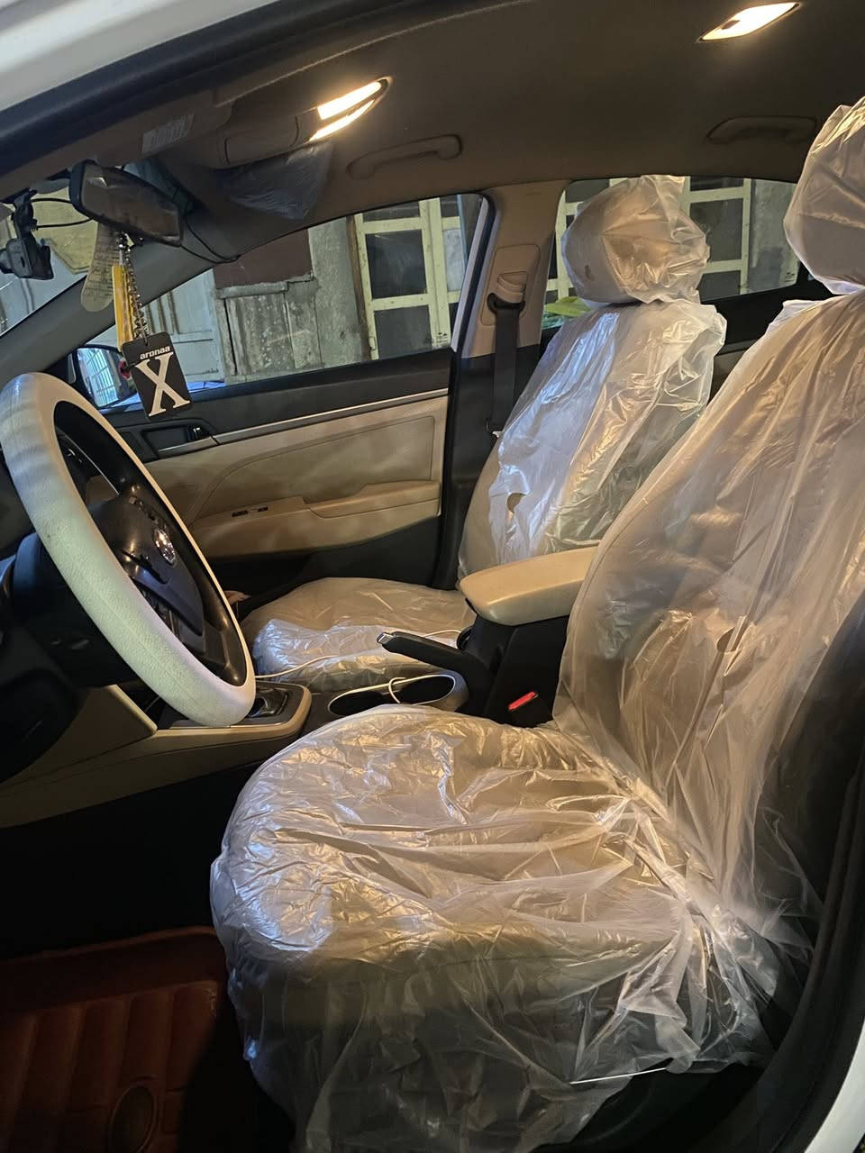 السلام عليكم الانتره 2017 سياره كير مكينه خير من الله حادثه بنيد فقط وليبا واحد السياره مكشره فقط السعر 115وبيه مجال ***********
