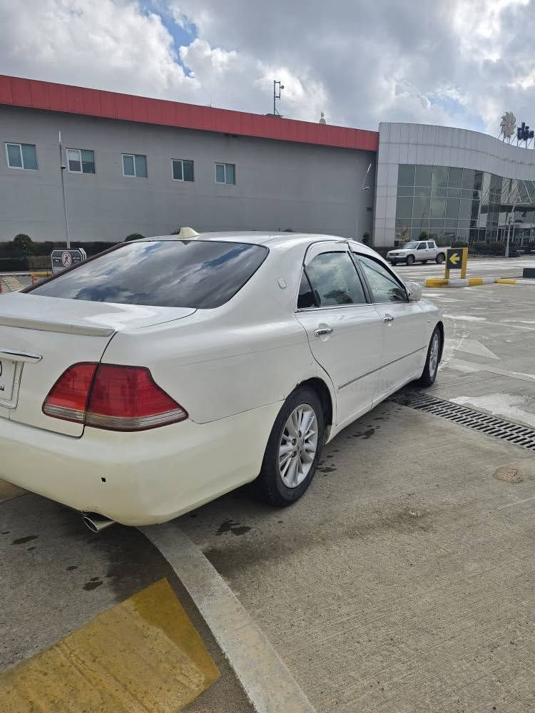 شاهینەی سپی 2005 بەسمە
سپی ناو زەرد
182 گەورە بە گەورە 
ماشءاللە هەیکەلی و ناوی زۆر جوانە
گێر و مەکینە بەشەرت 
***********
*********** السليمانية, العراق
