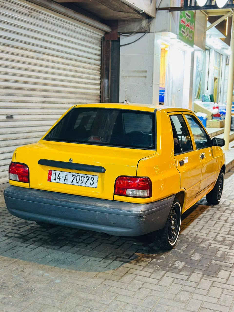 سلام وعليكم شباب 
سياره سايبه مديل 18سياره مرتبه وتعوب عليه بيه ظربه جملق خلفي وباب لوره سايق بدل سعر 36وبيه مجال لعنون بصره لهارثه
***********
