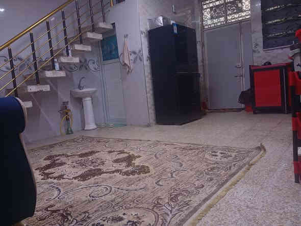 للبيع مباشر مُستعجَل
بيت للبيع في حي الوفاء 50 متر طابقين شارع بانزين خانة خلف شارع المعارض يحتوي البيت على حمام واستقبال وصاله ومطبخ في الطابق الارضي والطابق الاول يحتوي على غرفة كبيرة و صالة صغيره و سطح صغير شارع عرضه 15 و شارع 10 سعر البيت 93 مع مجال 
للتواصل والاستفسار: ***********
