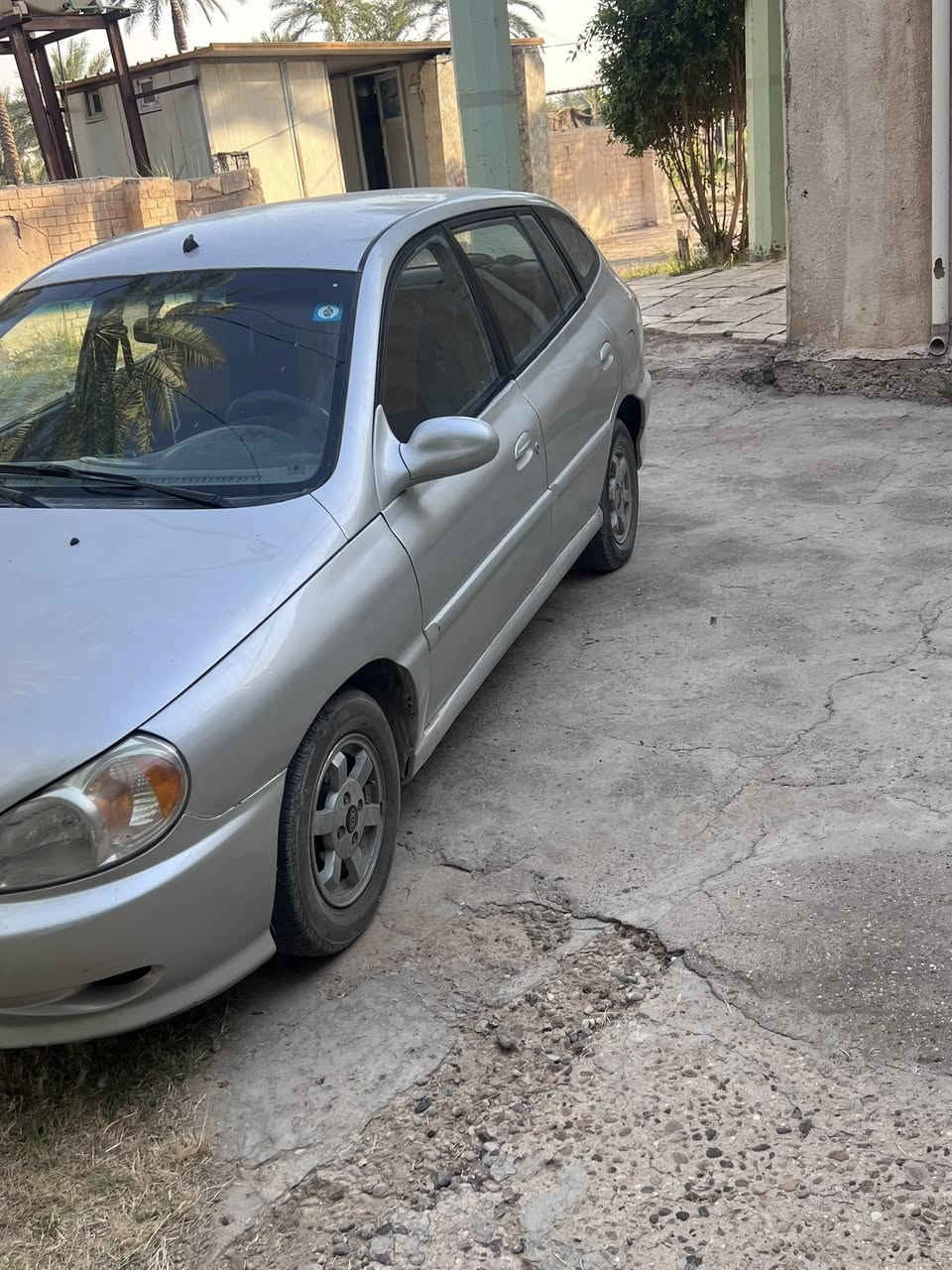 سياره ريو هاشباك موديل ٢٠٠٠ سياره مكفوله من گير محرك وصدر وتبريد ثلج سياره الرقم الدولي هزه جديده سياره بسمي تحويل ثاني يوم السعر ٤٣ وبيه مجال قليل المكان بغداد محموديه الرقم ***********بي واتساب
