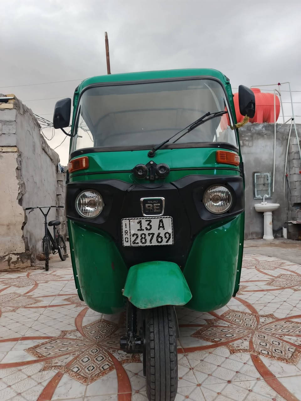 سلام عليكم تكتك مديل 22كفاله مكينه وكشره رقم وسنويه نكليزي مكاني العماره سعر 8ونص رقم***********
