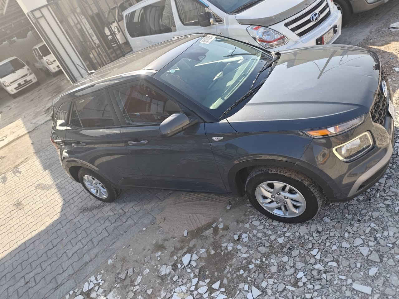 للبيع: هيونداي فينيو 2024 (اقتصادي) 🏎️
المواصفات: محرك 1.6L اقتصادي جداً، شاشة، كاميرا خلفية، تحكم ستيرن، رادارات أمان (نظام تنبيه الخروج عن المسار).
​الحالة: السيارة بحالة الزيرو، ايرباغ سليم، شاصي ولغد مكفول 100%.
​الحادث: تبديل بنيد فقط (خارجي) وبدون أي صبغ داخلي.
​الرقم: مرقمة بصرة (جاهزة للتحويل).
​السعر: 160 ورقة (16,000$).
​الموقع: البصرة.
​للتواصل: *********** 📞

