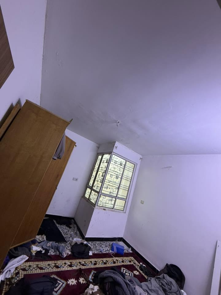 �✨ للإيجار – دار مرتب ومناسب للعوائل فقط ✨🏡

📍 الموقع: المنصور – الداوودي
📐 المساحة: 50 متر

يحتوي على:
🛏️ 3 غرف نوم
🛋️ هول مرتب
🍽️ مطبخ مع كاونتر تفصال
🚿 حمام
❄️ سبلت عدد 1
✨ جزء مؤثث وجاهز للسكن

✅ منطقة هادئة وقريبة من الخدمات
✅ مناسب للعوائل فقط
💰 سعر مميز جداً

📞 للاستفسار والتواصل:
***********

📩 التواصل خاص أو اتصال مباشر
