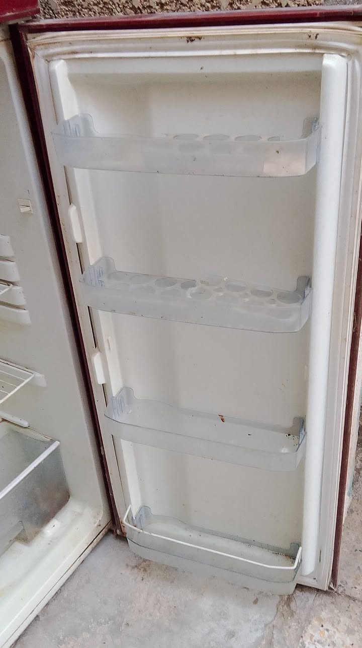 ثلاجة عطلانة للبيع سعرها 20 الف
الماطور عطلان وغراضها كاملات ومابيهن نقص مثل ما واضح بالصور


**إذا كنت صاحب هذا الإعلان وتريد حذفه لأي سبب، رجاءا أرسل رسالة إلى الدعم الفني**