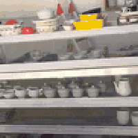 ميز عرض المنيوم 4طوابق  الطول 3اونص متر   أو جام خانه طول 5متر للبيع  ...