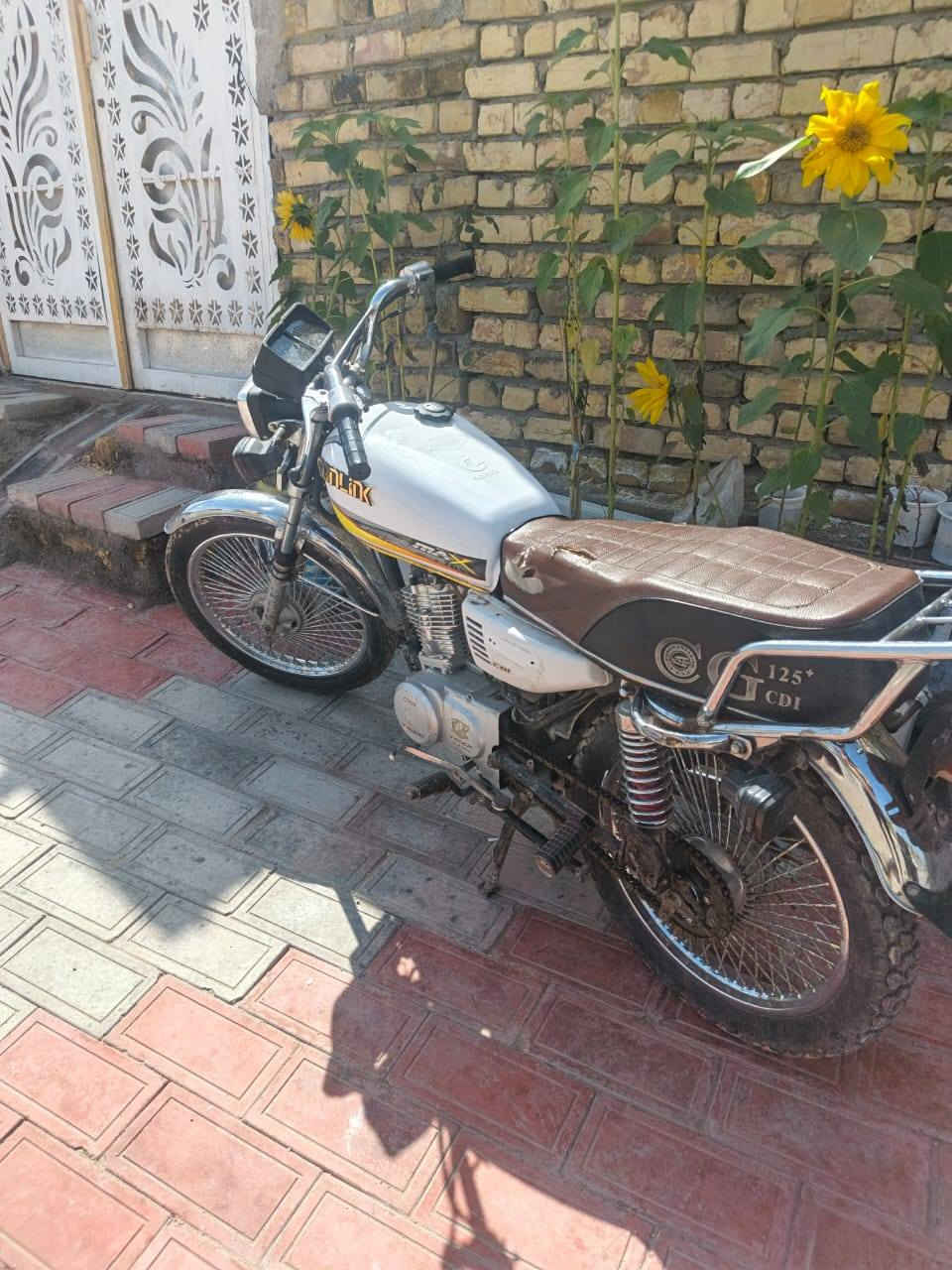 السلام عليكم دراجه للبيع دراجه مديل ٢٣ أوراق  مامحتاجه شي شغاله وعلى حسب الأصول السعر٥٥٠ المكان كربلاء طويريج  الاتصال على الرقم ***********
