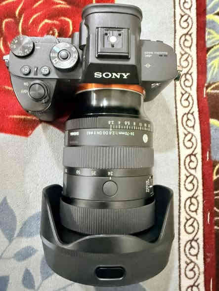 السلام عليكم 
للبيع 📍
كاميرا سوني 7Riii الغنية عن التعريف  

عدسة سيجما ٢٤-٧٠ اصدار ثاني (العدسه التقريب مالتهاا ميوصل للاخير التقويب يقفل بين ال٥٠ وال ٧٠ ) وهذا الشي ما مأثر لا على العدسه ولا على ادائهاا. 
الملحقات📍
📌كرب 
📌بطارية عدد ٢
📌رام ٦٤ سان داسك 
📌شاحن خارجي 
📌كيبل شحن الكاميرا مباشر 
📌جنطة كاميرا مقسمة 
الشتر ٢٤ k
الاسعار📍
سعر البدي (١٧٠٠)
سعر العدسه(١٢٠٠)
سعر الكرب (٣٠)
سعر الشاحن (٣٠)
سعر الجنطة(٢٥) 
الغراض نضيفات كلش 
انضف من الصور. 
للتواصل : 
فيسبوك 
للاتصال :
***********
