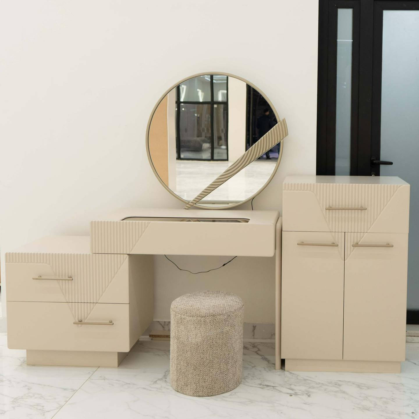 اثاث يدوم وبذوق يدوم 

يلدز هاوس أختيارك الأمثل 

بسعر 2,950,000 دينار 
موديل POLO زاويه  متكونه من. تسع قطع وبضمان 5 سنوات 

مع خدمات النقل والتنصيب لمجانية 

للاستفسار والطلب مراسلتنا آو الأتصال بنا 
خدمة الزبائن ***********
خدمة الزبائن ***********
