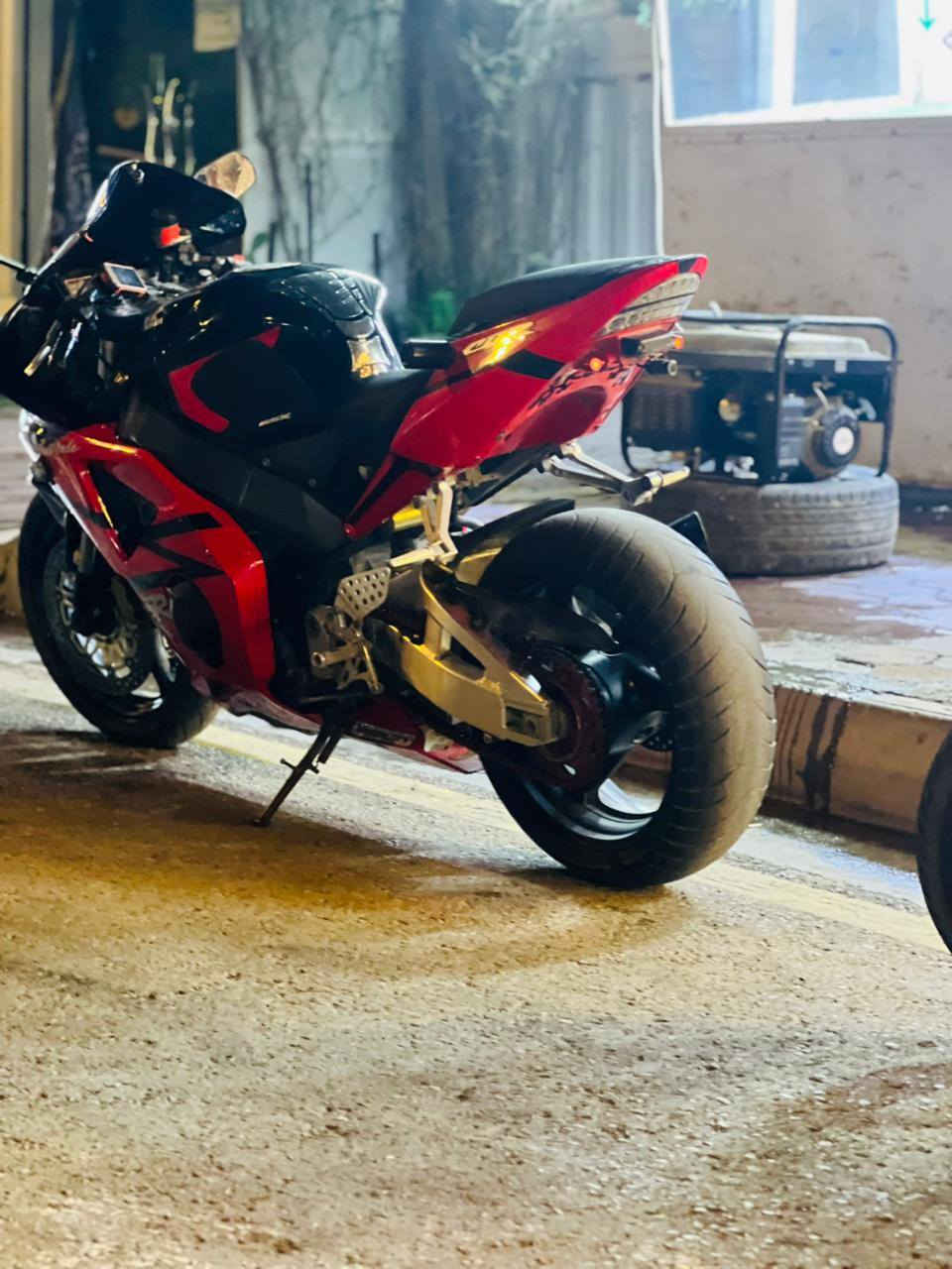 السلام عليكم دراجة Cbr 929 دراجة تخبل شلعة معدل خير من الله الدراجة بس طلع بيهة صوت ومو بكن شرط الحماوة فوك ١١٠ ونكرة سلف اعتقد بل ضاغطة او زنجيل فصلة تخبل الدراجة بيهة منضومة مال كامرات خلفية وامامية سعرهة مليونين و٦٠٠ وبيهة مجال قليل بدون أوراق اكفلهة سرقة قانون وعشاير مكاني كوت حي الجامعة مجمع الرواد ***********
