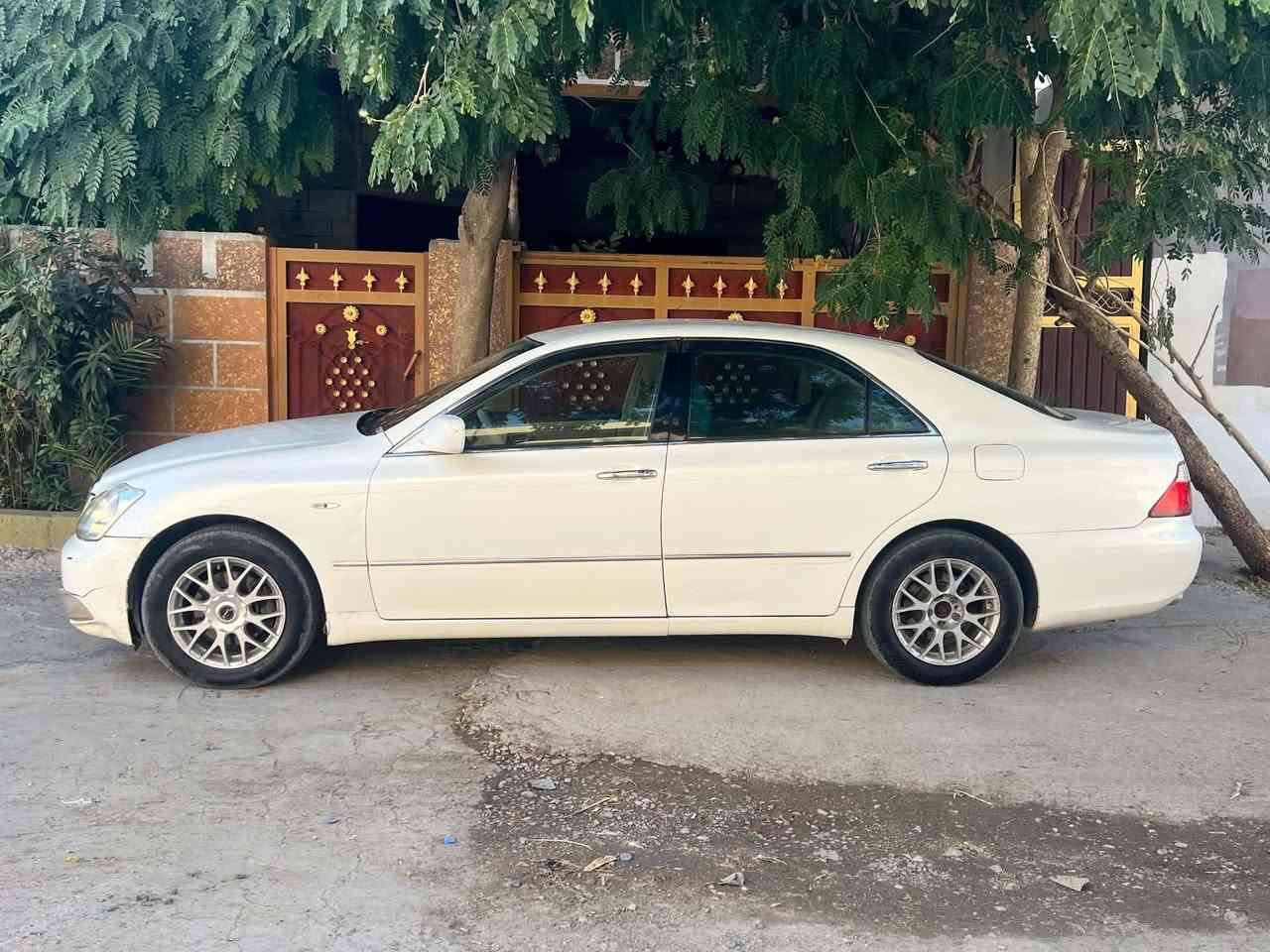 شاهینەی2006 کۆد کراو
بڕاوە بڕاوە
180بچوک بەگەورە
2دووگمەی ناوزەرد 
تەبرید ساردوگەرم لەسەرسویچ
بەشەرتی سەقف و حیزام 
شاسی کۆسرەو کەڤەرگۆڕاو بەشەرت
سەیارەکە بەصمە نیە و سویچە
سعری 48معمەلەیە برایانە 
تکایە مشتەری نیت ئیزعاجمان مەکە
شوێن قەزای ڕزگاری

***********
