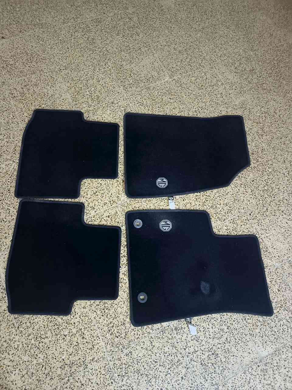 ارضيات أم جي جيتي من موديل ٢٤ إلي ٢٥ السعر ٣٠ ألف وبيها مجال انشالله ***********
