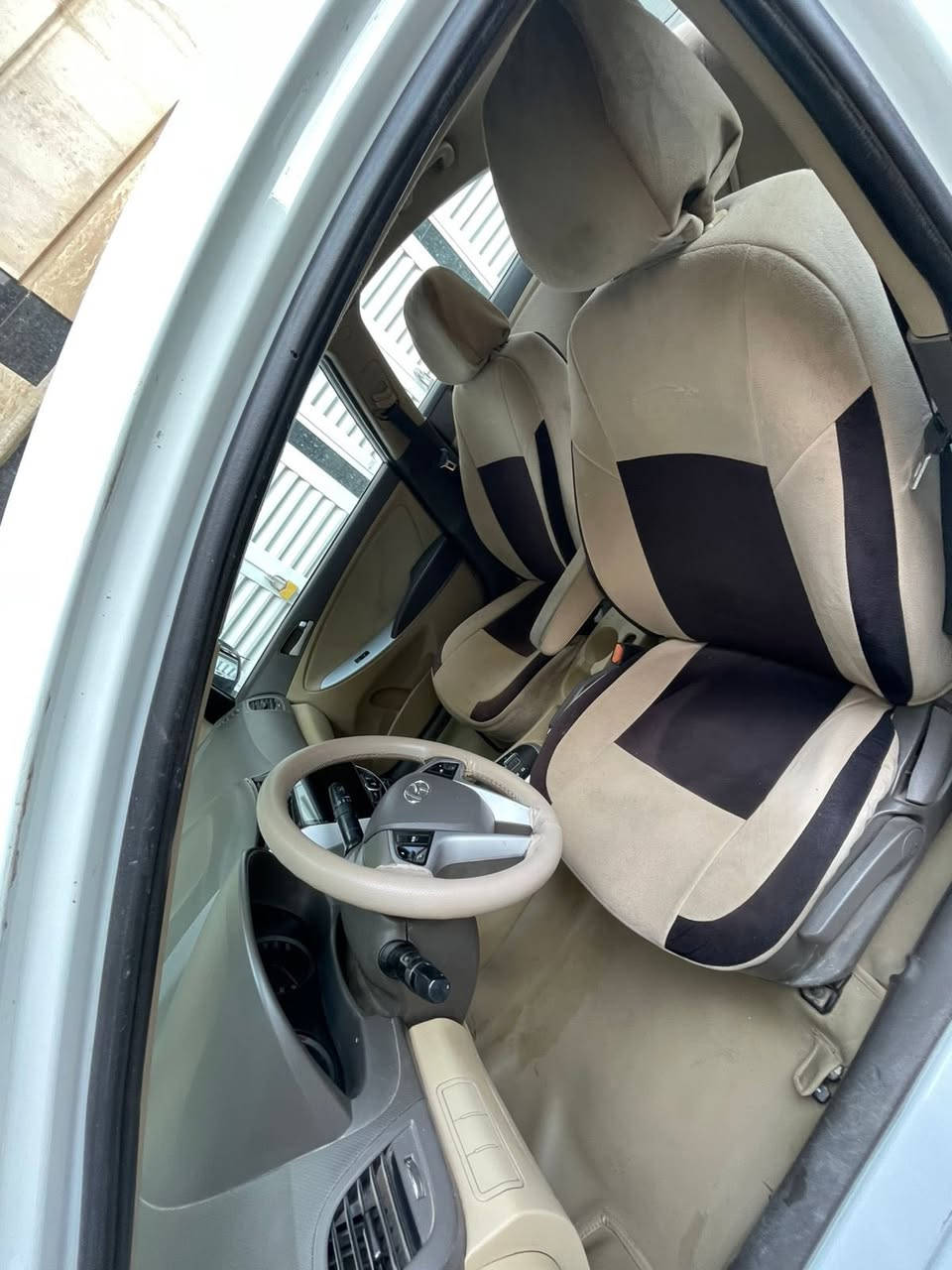اكسنت ٢٠١٥ خلجيي بغداد
١٦٠٠ دبل قطرة 
شاشة كاميرا خلفية ايرباك
مابيها شي مبدل 
معدل عالبارد وصبغ للطخات قليل كلش وعالسونار
ماشية ١١٩
مكان السيارة ديالى/ بعقوبة
السعر شدة وبيها مجال جدا بسيط
*********** 
صاحب السيارة
