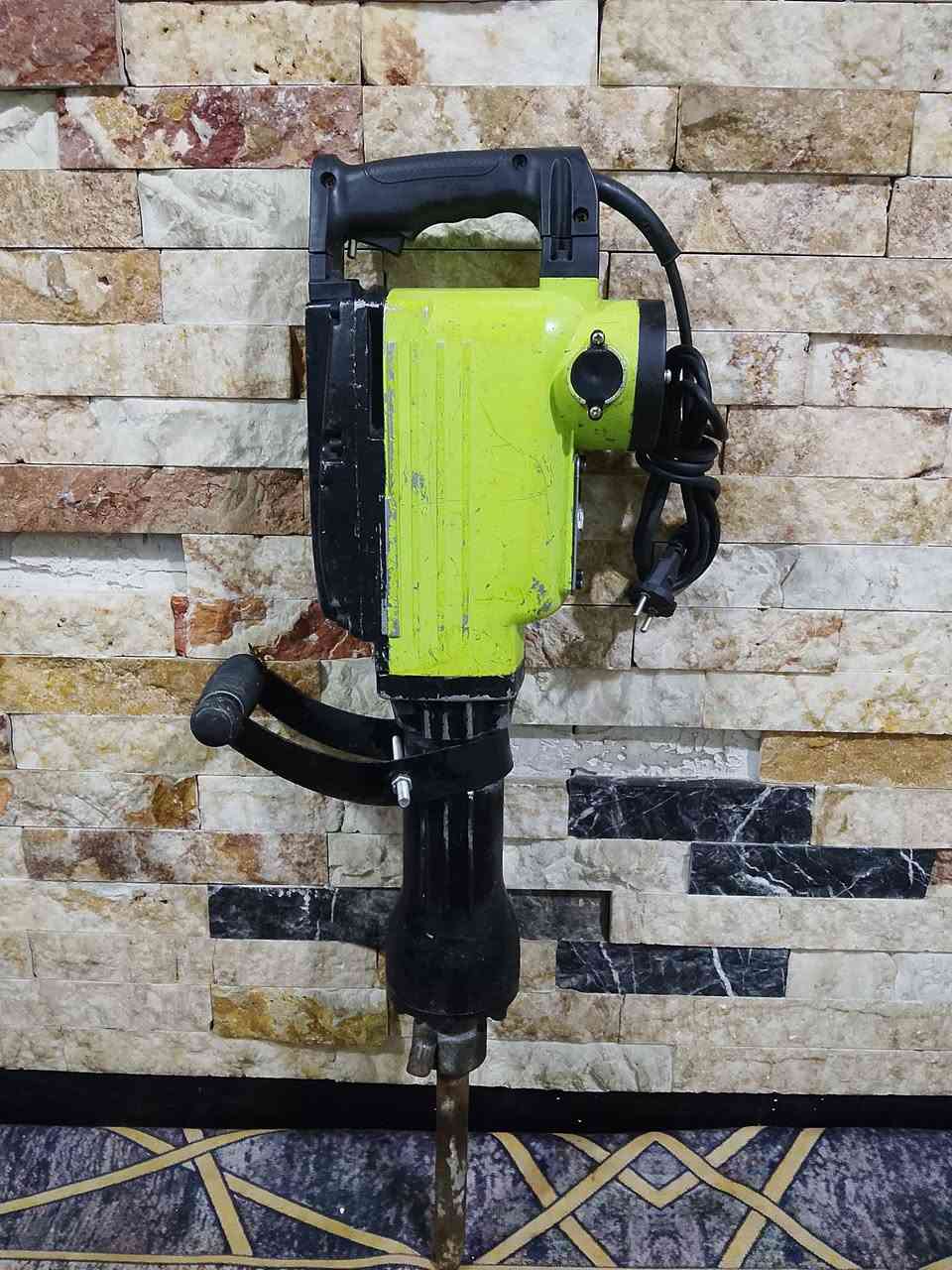 السلام عليكم. 
دريلات همر شغلات وقويات وشرط الفحص 
الاسعار والتفاصيل مذكوره داخل الصور 
يوجد توصيل لكفافه محافظات العراق وبغداد 5 آلاف 
***********
