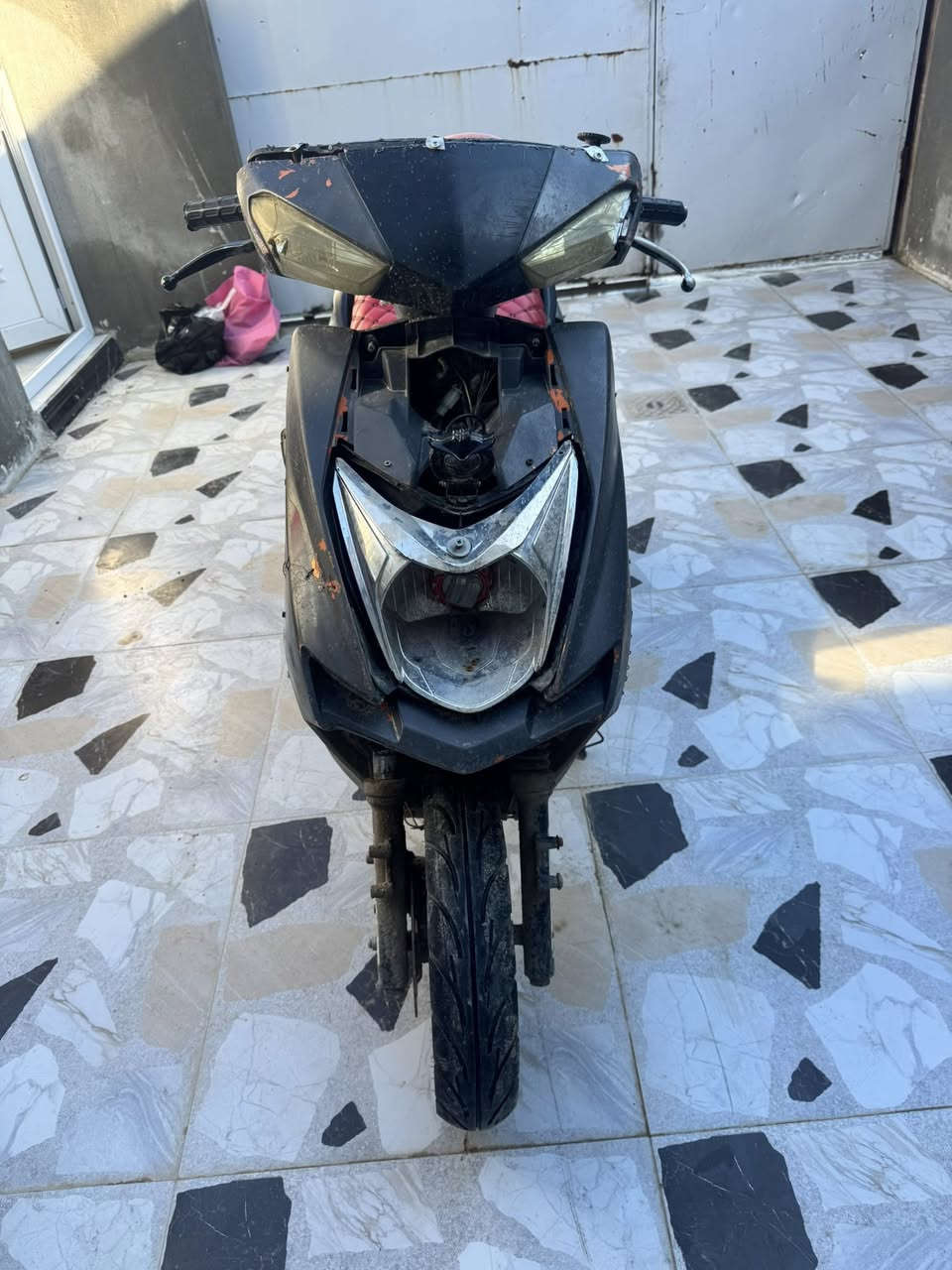 عندي دراجه بسعر مناسب جدا 
135 الف 
يحتاج تنضيف كابرتر فقط بطاريه جديد 
ما يشتغل حاليا 

لتواصل ***********
