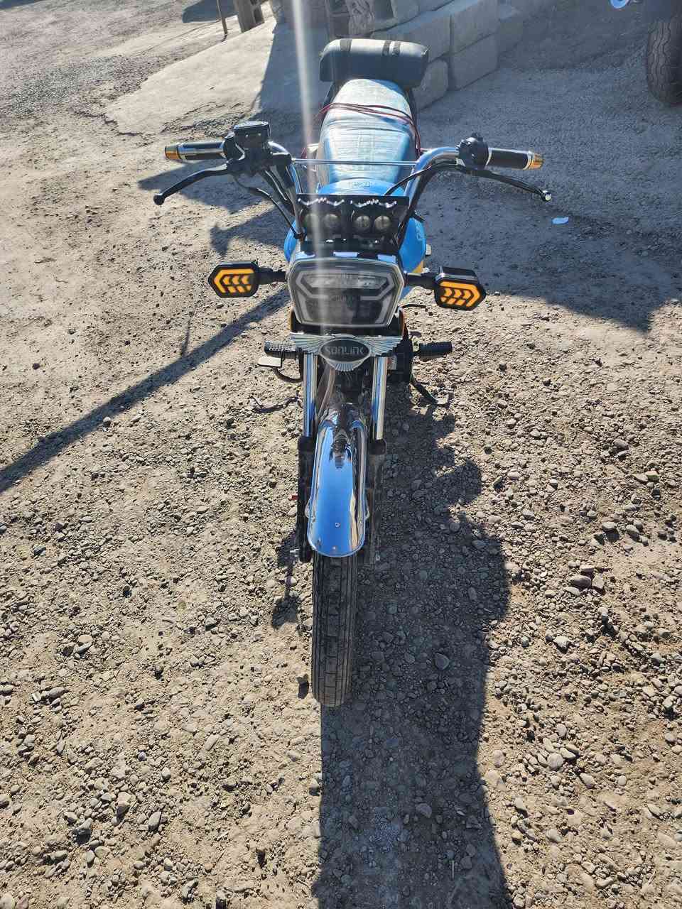 م عليكم دراجة سيفان 25دراجة خير من الله جانت محجوزة او اليوم طلعتها او حتة شوفوها بعدها باب ساحة الحجز اخذتلها صور دراجة خير من الله مكينة 200 نقصها بس شغلتين اشارة يسرة او جوزة سويج لن همة بل ساحة شالعين الجوزة او مشغليها المهم دراجة حلوة او مرتبة ما بيها بس هذن شغلتين تشغيلها بصمة السعر 800او بيها مجال حك الجية او اشرف بيكم لل استفسار رقم *********** غير متوفر فيس
