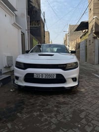 من رخصه الادمن سياره جارجر موديل2015 مكينه 3600 وكير طيارة وشاشة جبيره...